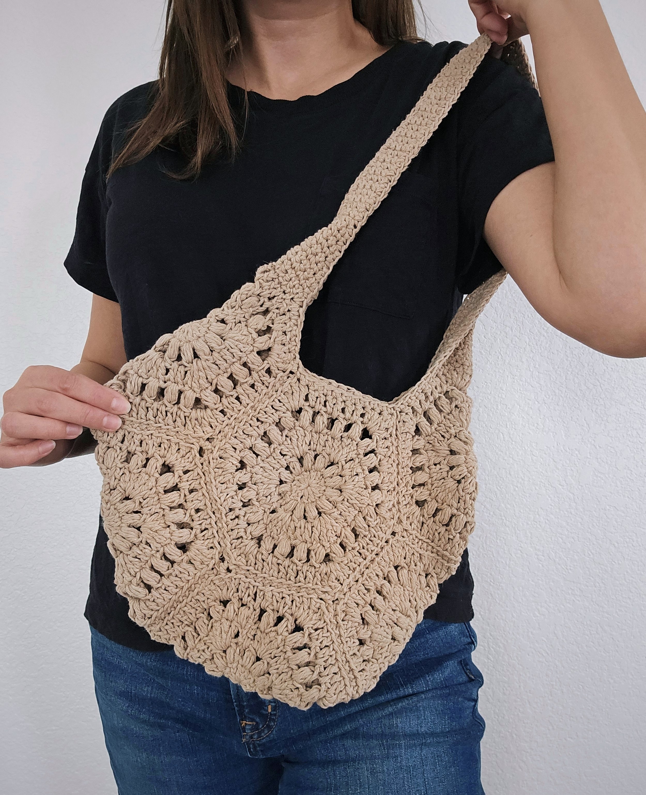 crochet-hexagon-tote-bag-outfit.jpg