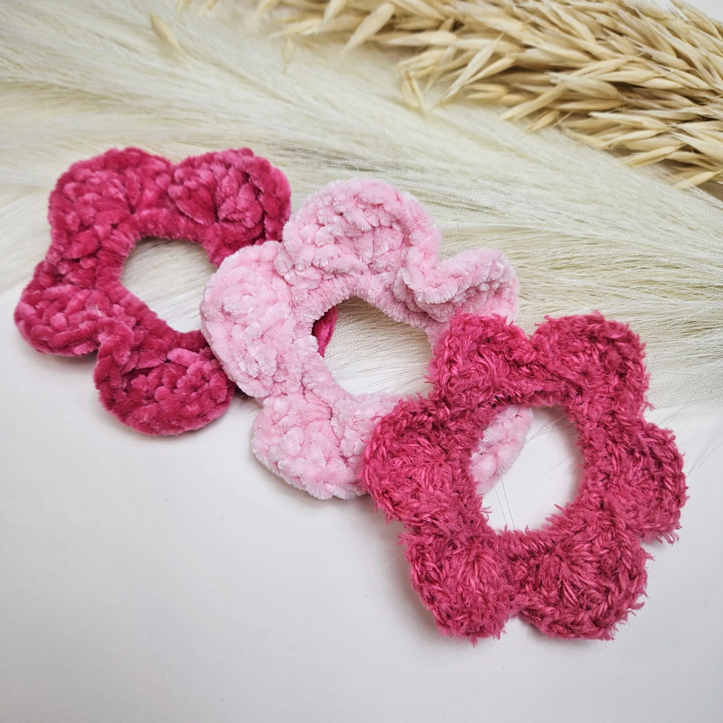 Easy Crochet Flower Scrunchies (Free Pattern + Worsted &amp; Bulky Yarn Options)