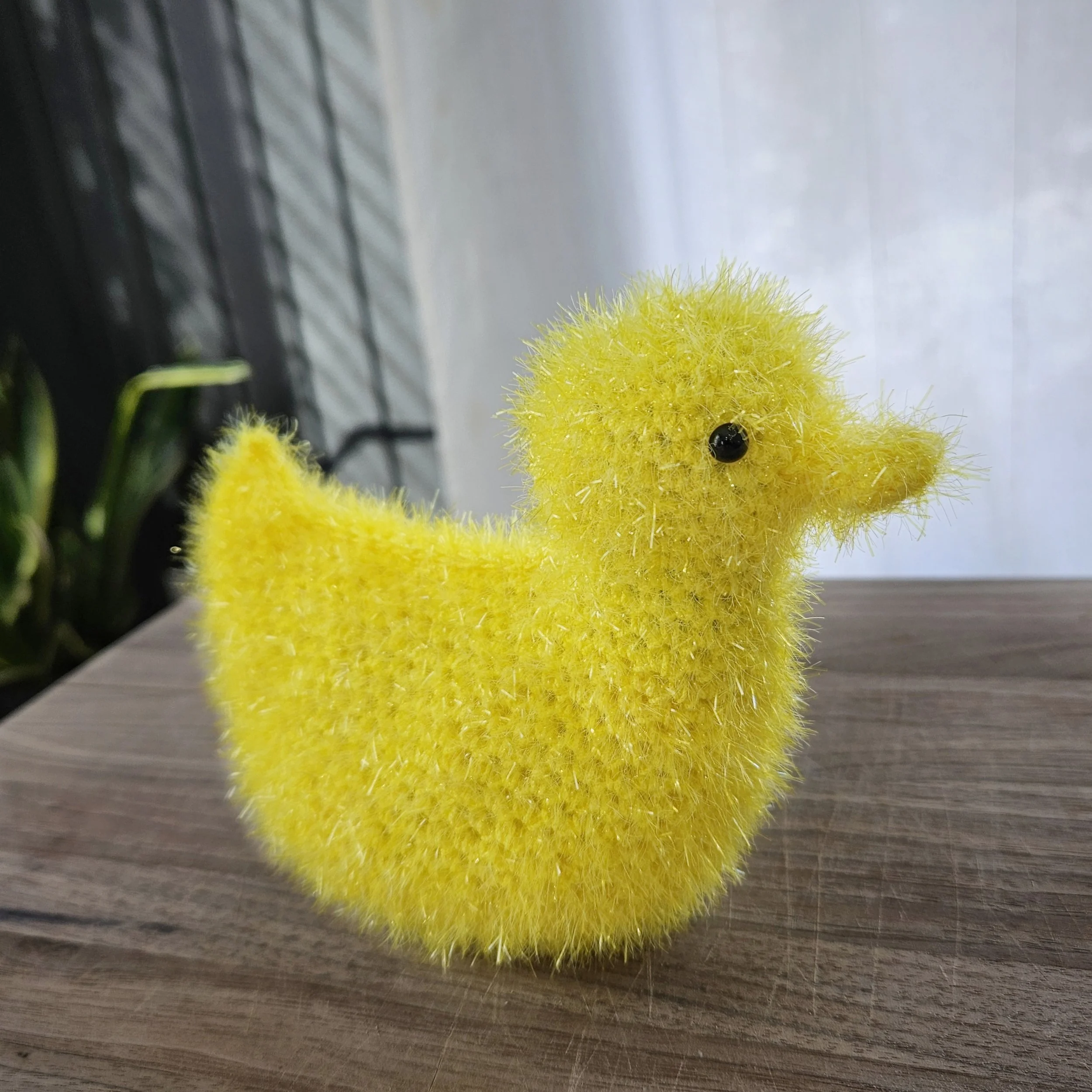 A close-up of the Quack Daddy Scrubby’s detailed stitches, showing its fluffy scrubby texture and the carefully shaped beak and eyes.