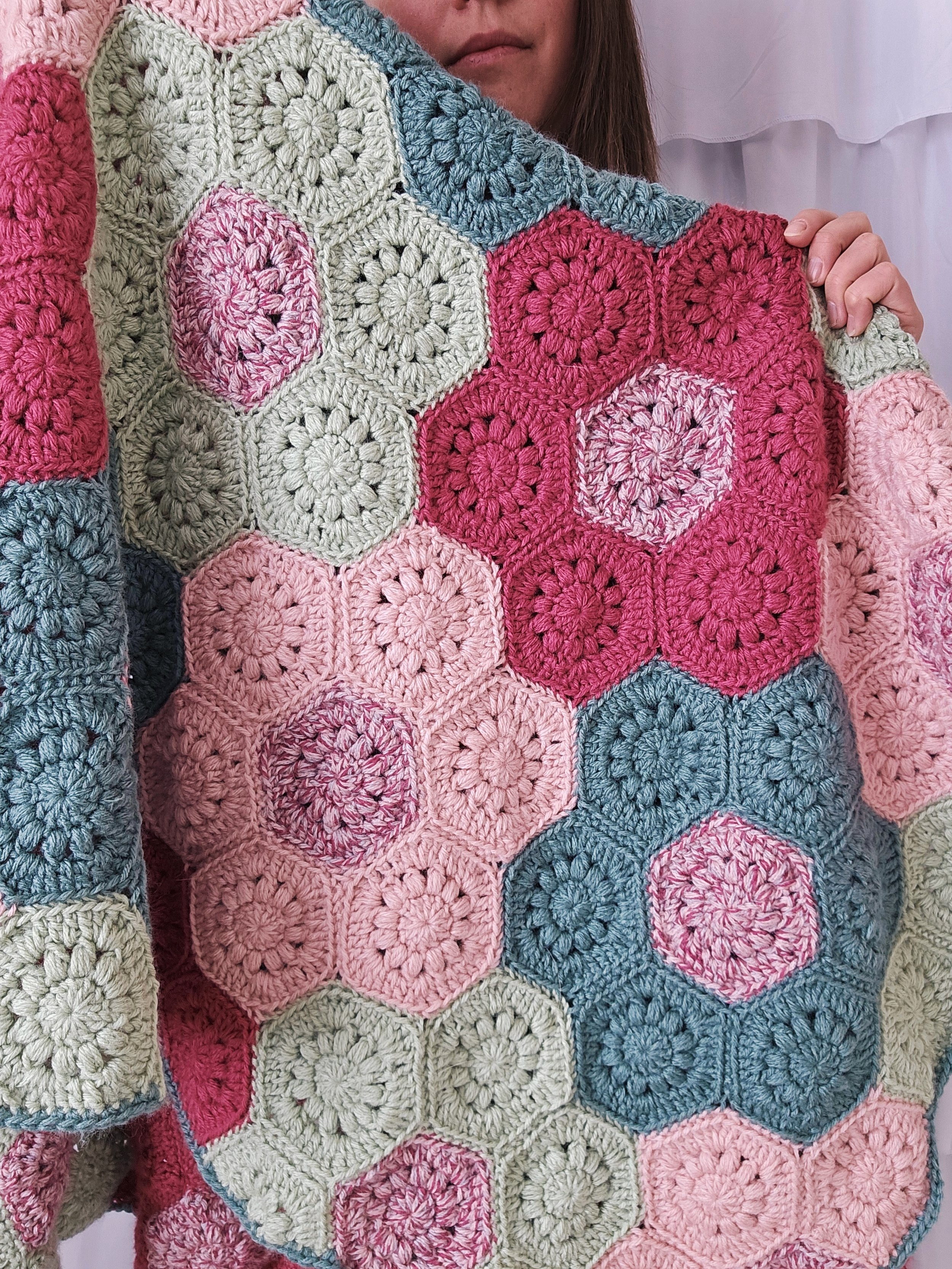 modern-floral-hexagon-crochet-blanket.jpg