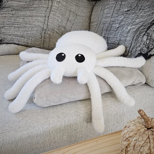 Free Giant Crochet Spider Pattern | Spooky Halloween Crochet Plush ...