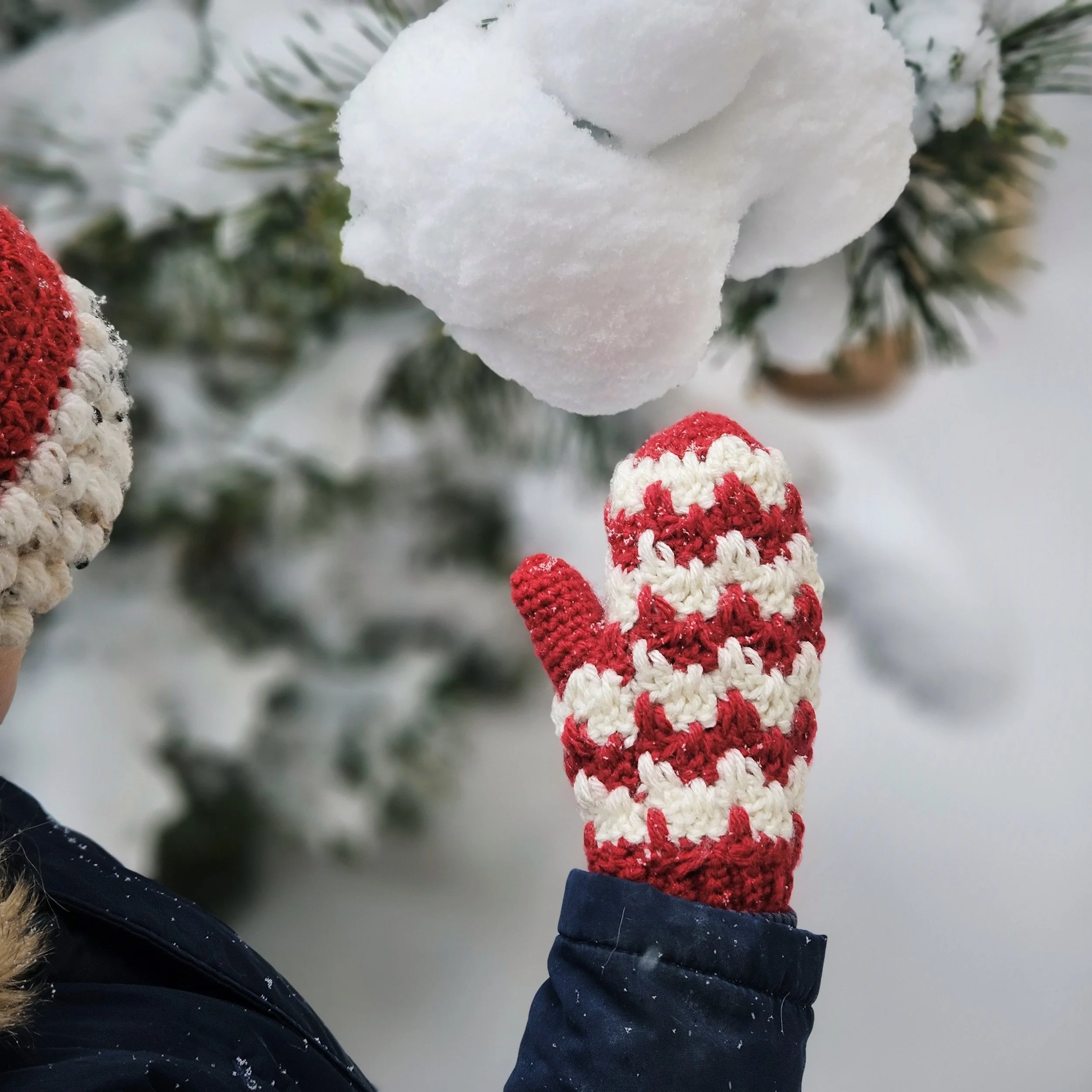 easy-crochet-christmas-mittens.jpg