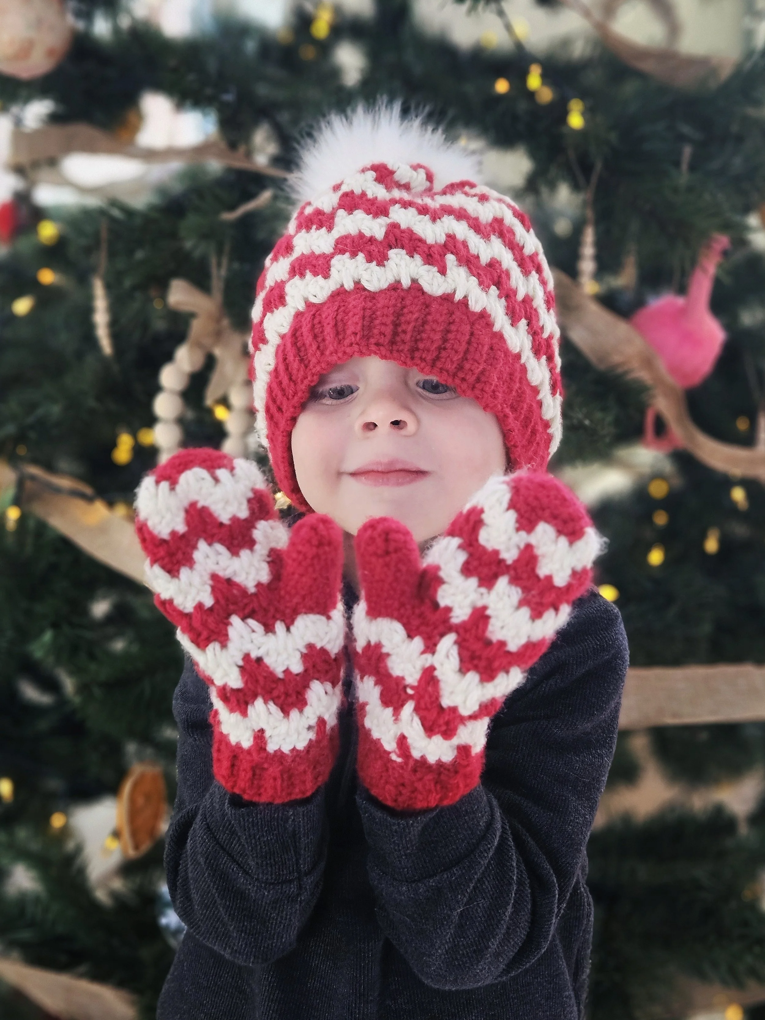 candy-cane-mittens-crochet-pattern.jpg