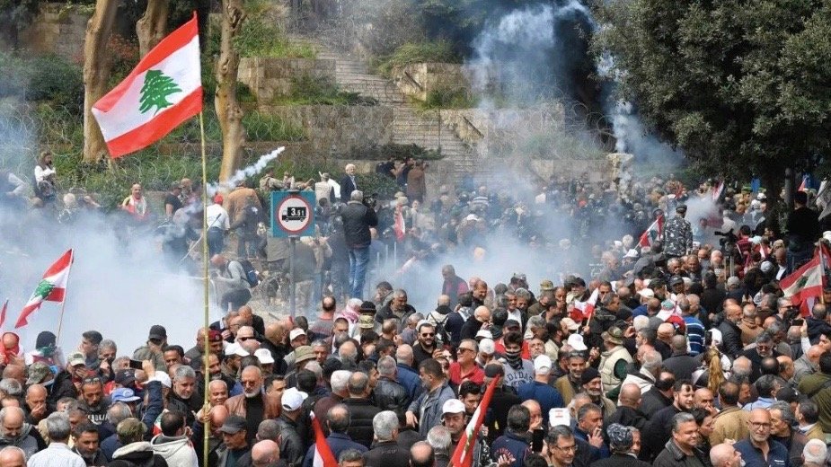 Lebanese Citizens Display Resilience Amid Devastation and Displacement