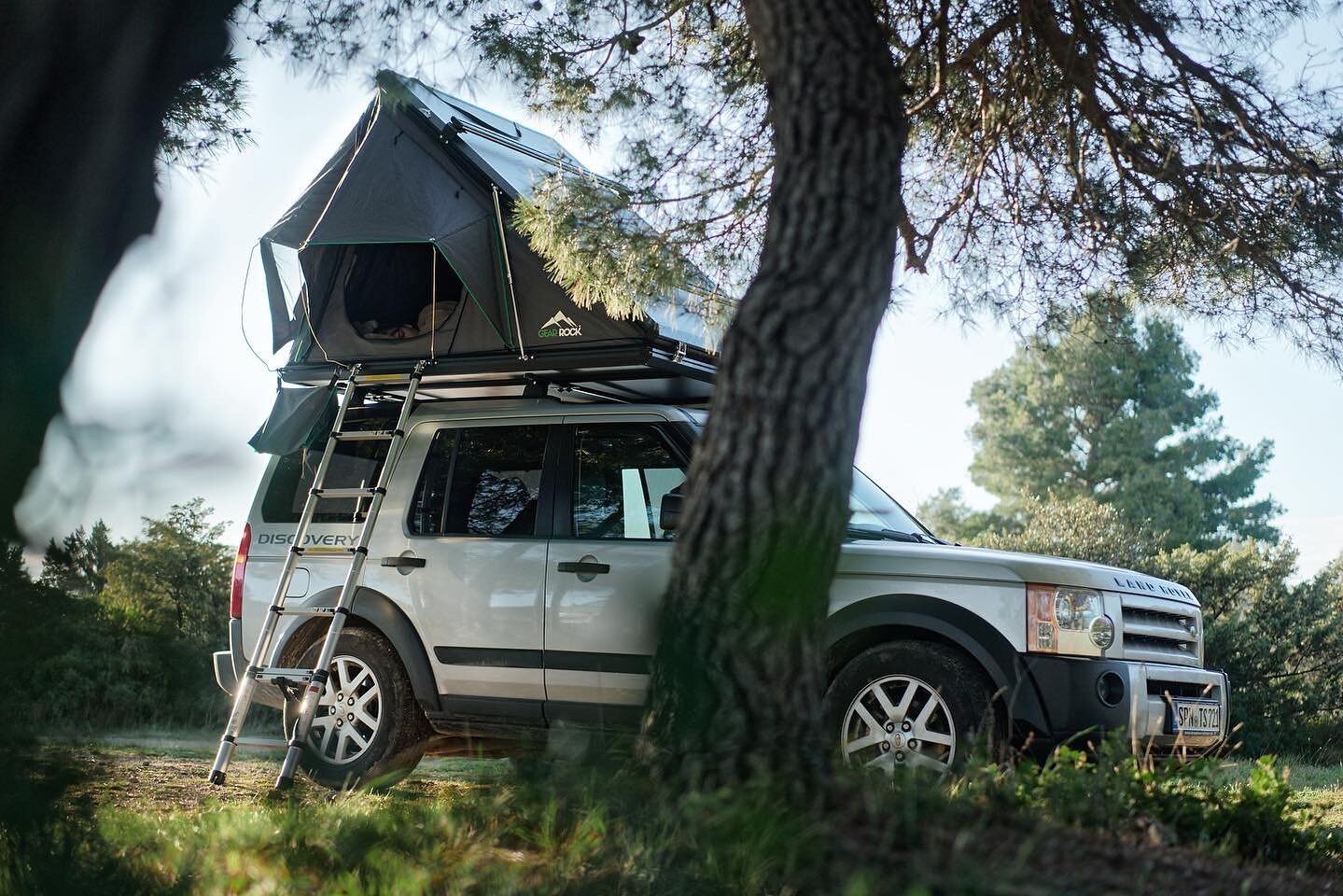 Explore the wilderness with the new 2022 GEAR ROCK Revelstoke👊🏻 Features like individual configuration of side openings brings you big advantages for all type of weather🏔🌦

#expedition #adventure #explorer #camping #outdoors #overlanding #roadtri