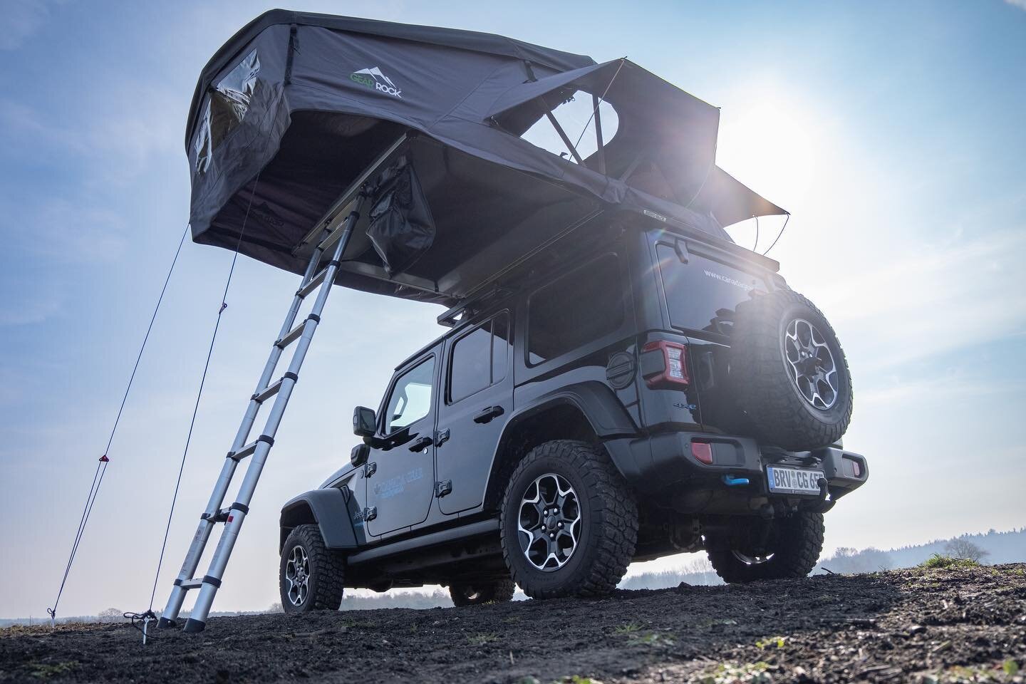 NEW @gear.rock Chilkat available now👊🏻 First quantity will arrive in June⏩️ Get yours now and feel the difference✅
#expedition #adventure #explorer #camping #outdoors #overlanding #roadtrip #getoutside #wilderness #rooftoptent #rooftent #rooftents 