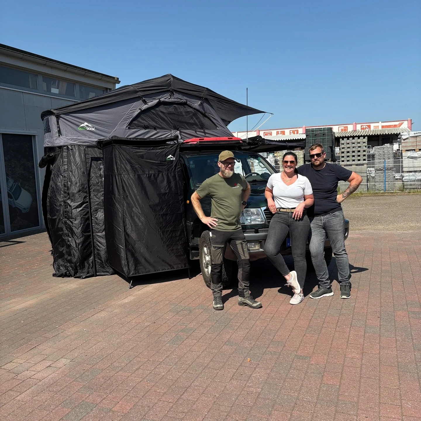 Vielen Dank f&uuml;r die tolle Pr&auml;sentation und eurer Entscheidung zum kompletten @gear.rock Set Up🏕️🇨🇦
Der #toyotalandcruiser bietet euch die perfekte Plattform🙌🏻 Wir freuen uns auf die unterwegs Aufnahmen🏔️☀️😎

#summertime #overlanding4