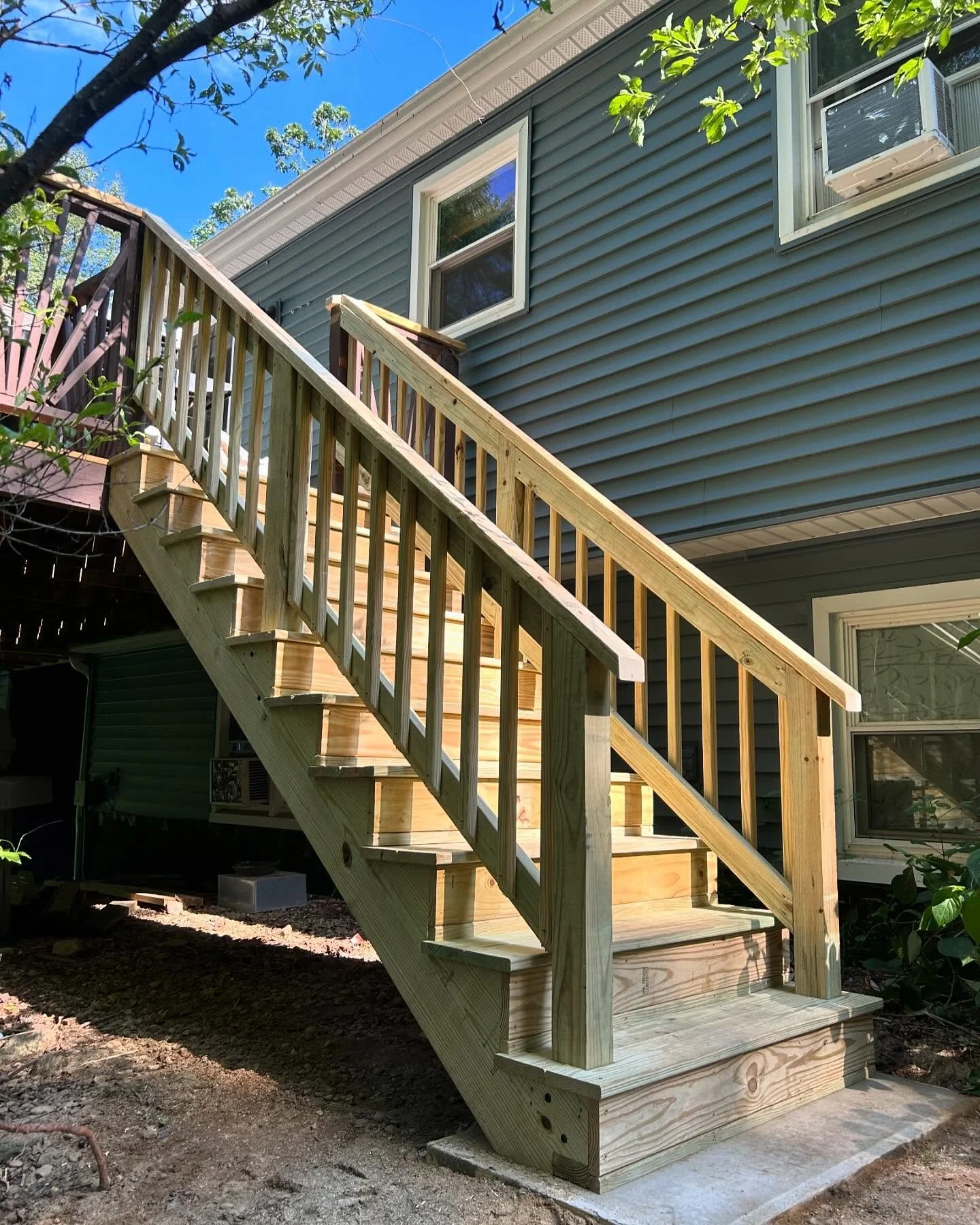 New and much safer set of deck stairs in Woodstock!