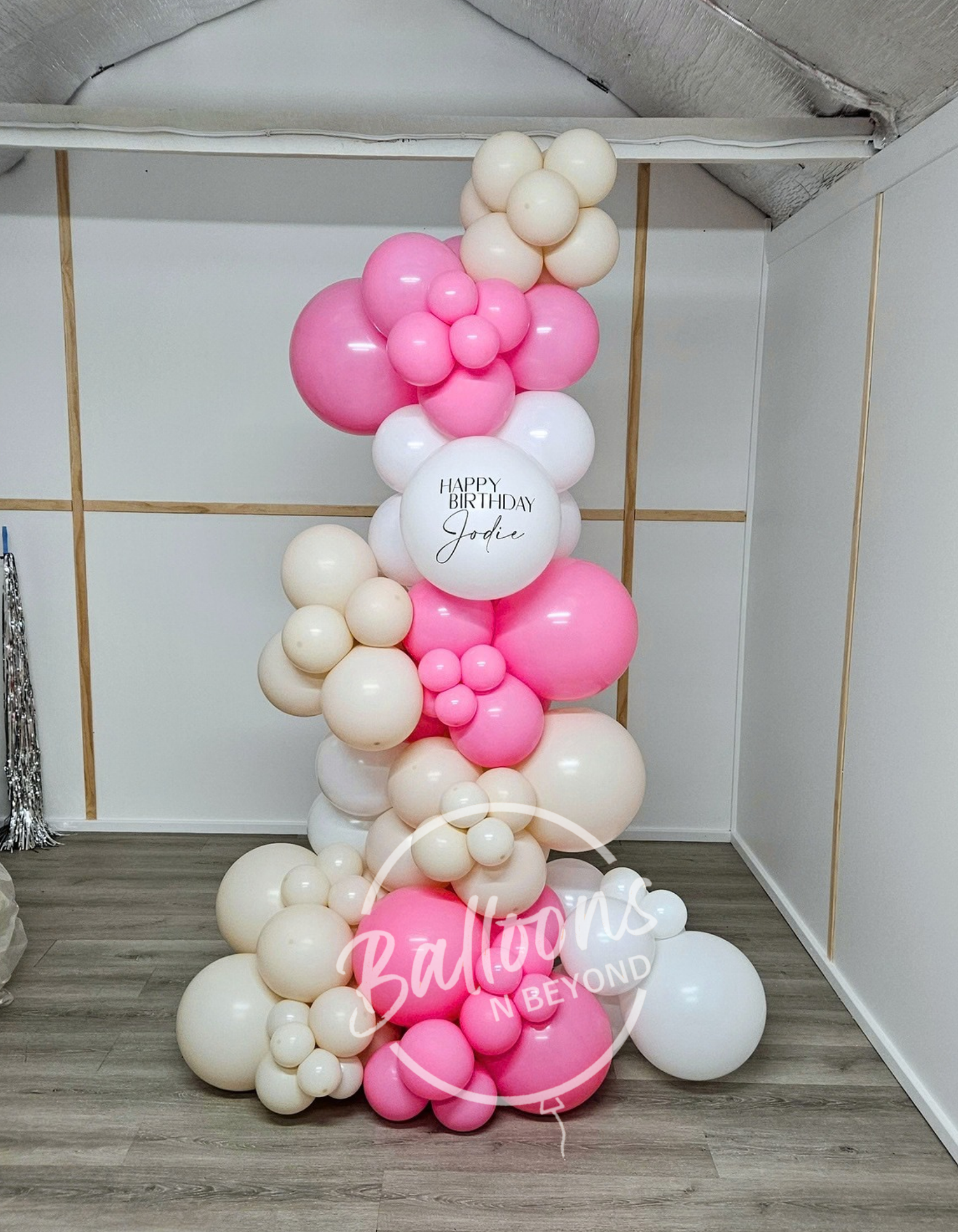 balloons garland Newcastle NSW. Balloons n Beyond Newcastle. Newcastle Delivery NSW