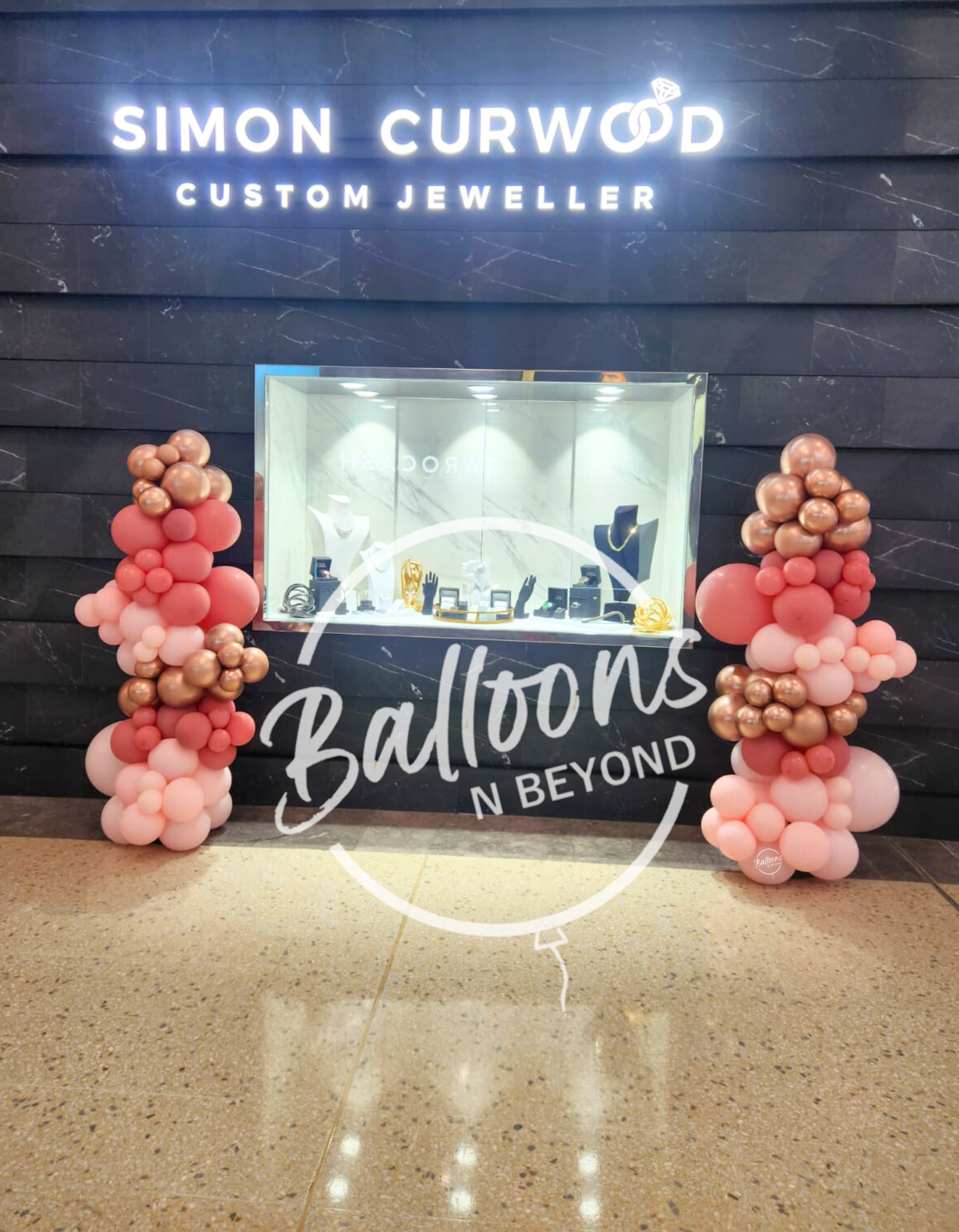 Balloon Garland Newcastle - Balloons n Beyond Newcastle NSW - Freestanding Balloon arrangement - simon curwood kotara .png