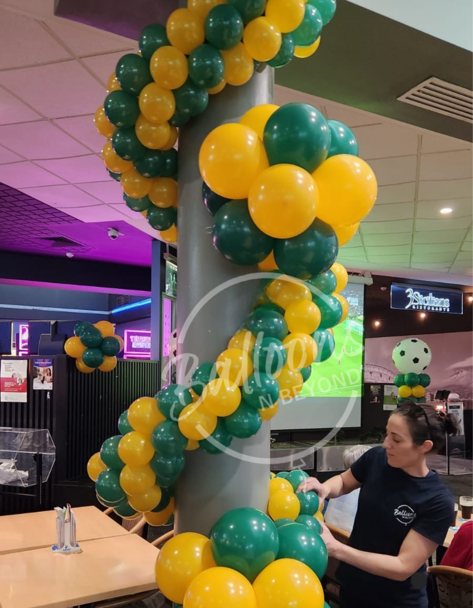 Balloon Garland Stockton Newcastle NSW. Balloons N Beyond Newcastle. Newcastle Delivery.