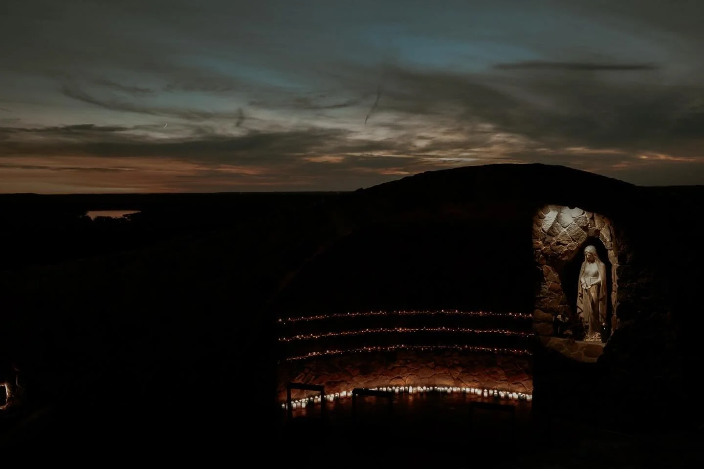 to our umary community - may Our Lady on the hill consume our weary hearts and take all we feel and grieve to her Son

"the light shines in the darkness, and the darkness has not overcome it." - john 1:5

we are united in Him.