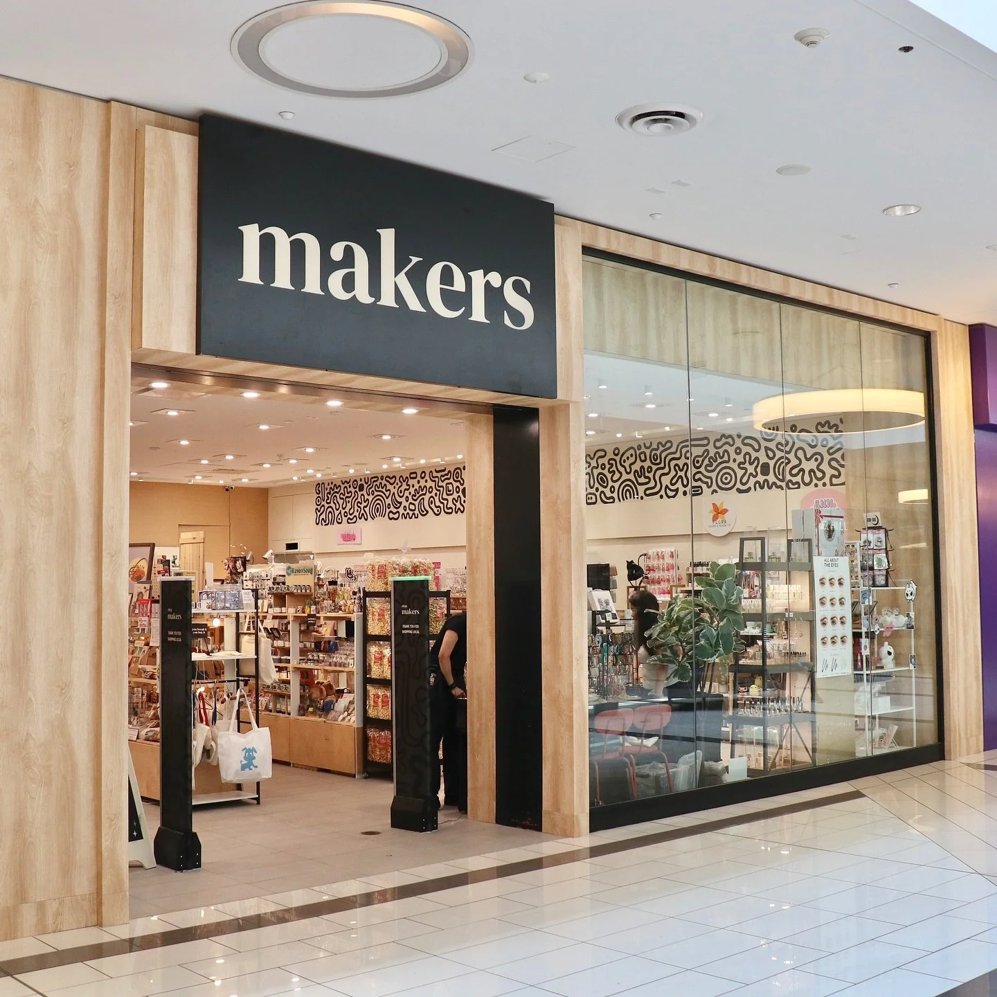 Hear me out: 
your favourite fall time drink 🍂 and a shopping trip to Makers to browse the hundreds of handmade goods for hours and hours 😍 
You in? 
Swipe for a little preview on what&rsquo;s on our shelves right now at our Makers Guildford Town C