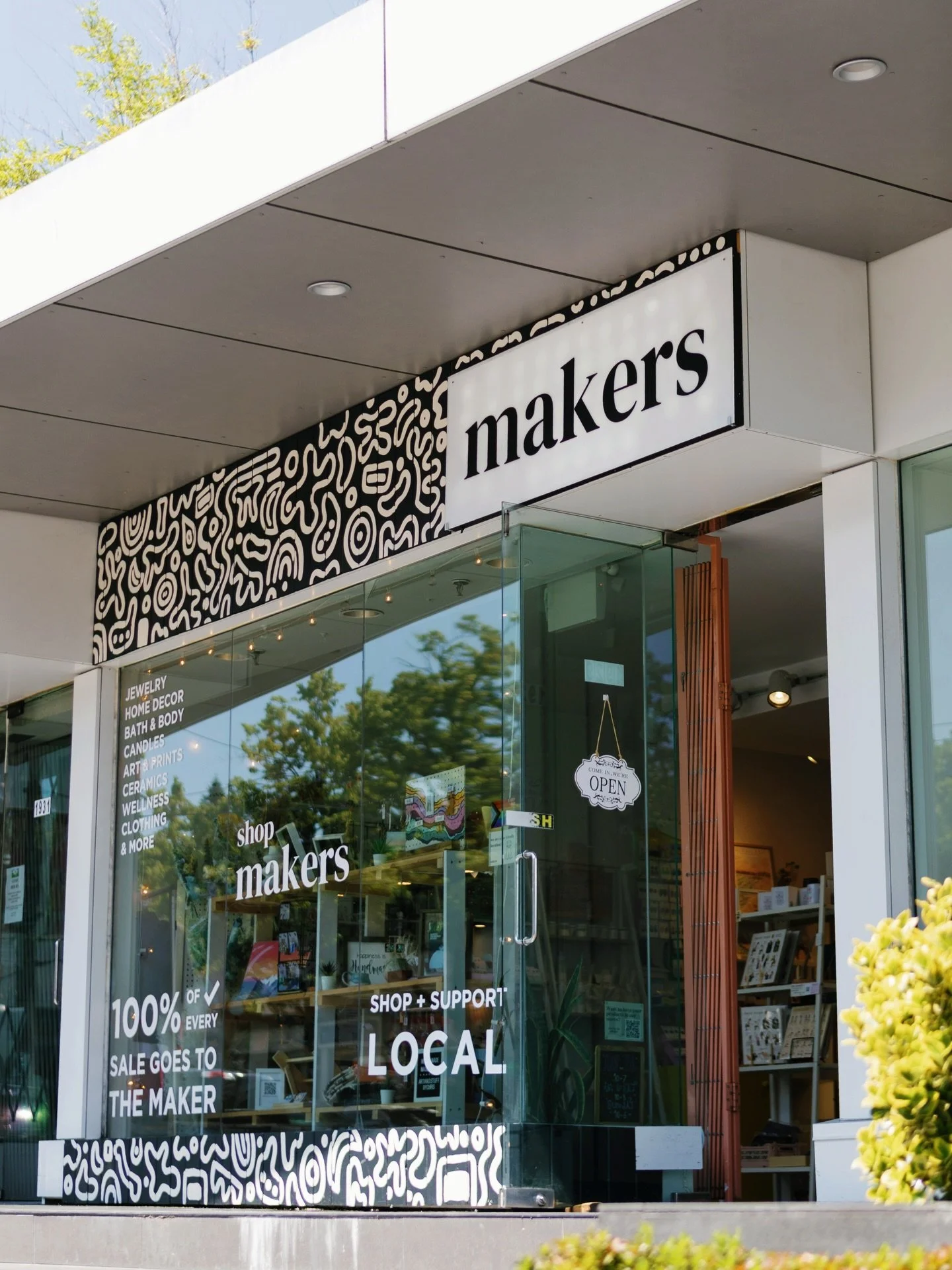 Sunny strolls + little shop detours = our favourite kind of day ☀️

Spring is in the air, the sun is finally showing off, and there&rsquo;s nothing better than poking around a cute shop while you&rsquo;re out and about.

Warmer days are coming&hellip