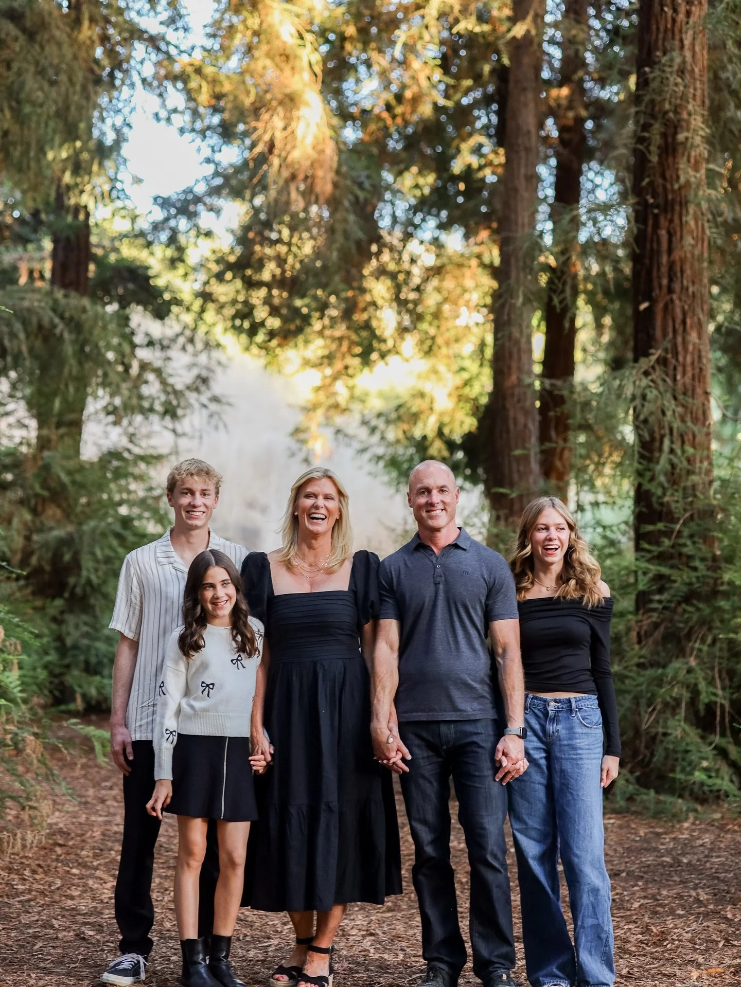 Family session at the Redwoods 🌲📸😍 ready for cozy days editing holiday sessions 🫶🏻🤩 

Anaheim Photographer that is also an OC Photographer and loves family photos 🤩✨📸