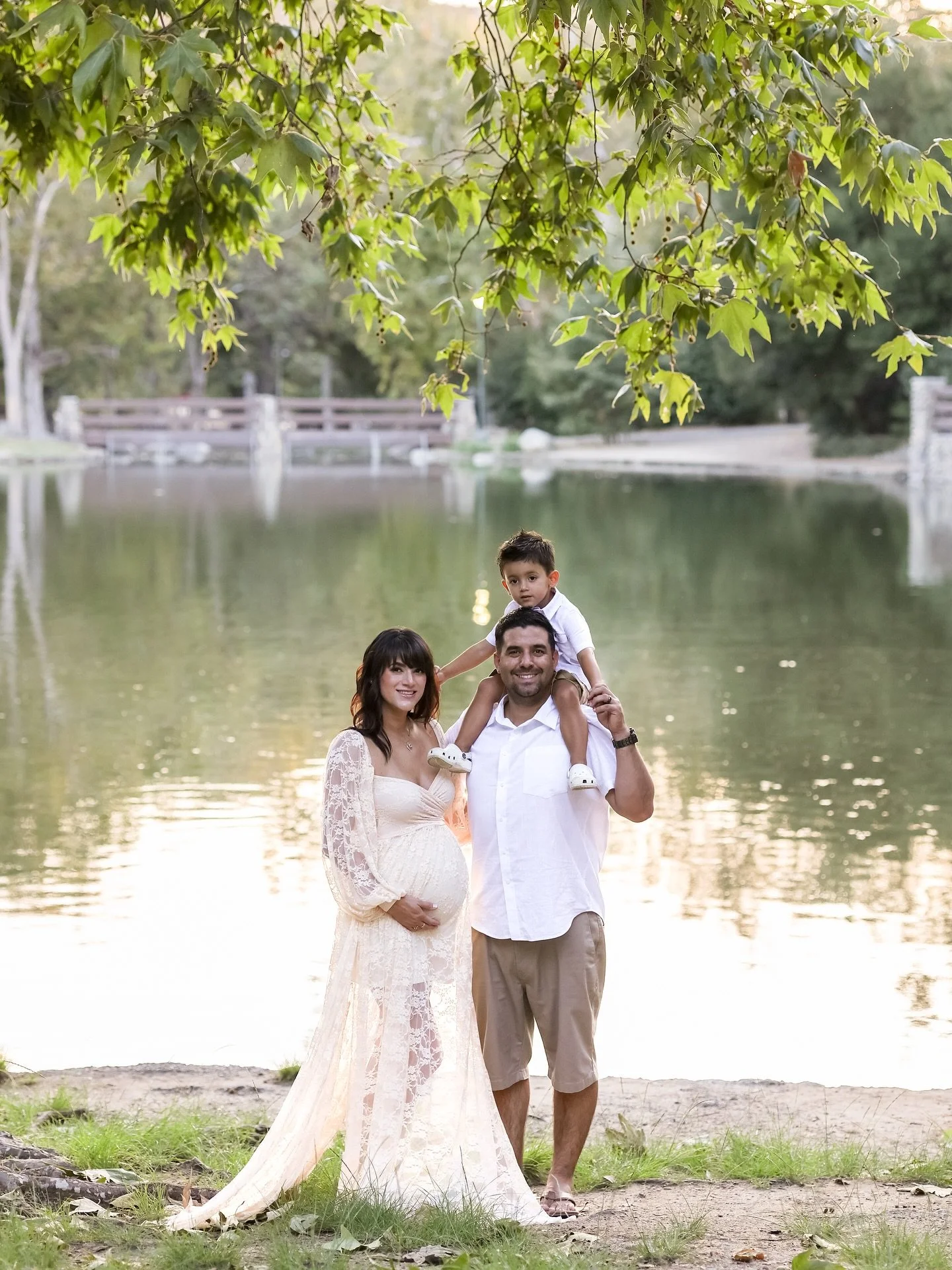 Sweet moments before sunset 🌟🍁🤗📸 I love getting a wide variety of backgrounds and poses in each session, the more diverse the better 💐🌲🫶🏻😍 same day and within the same hour as the next post 🍁🙌🏻📸

#orangecountyphotographer #anaheimphotogr