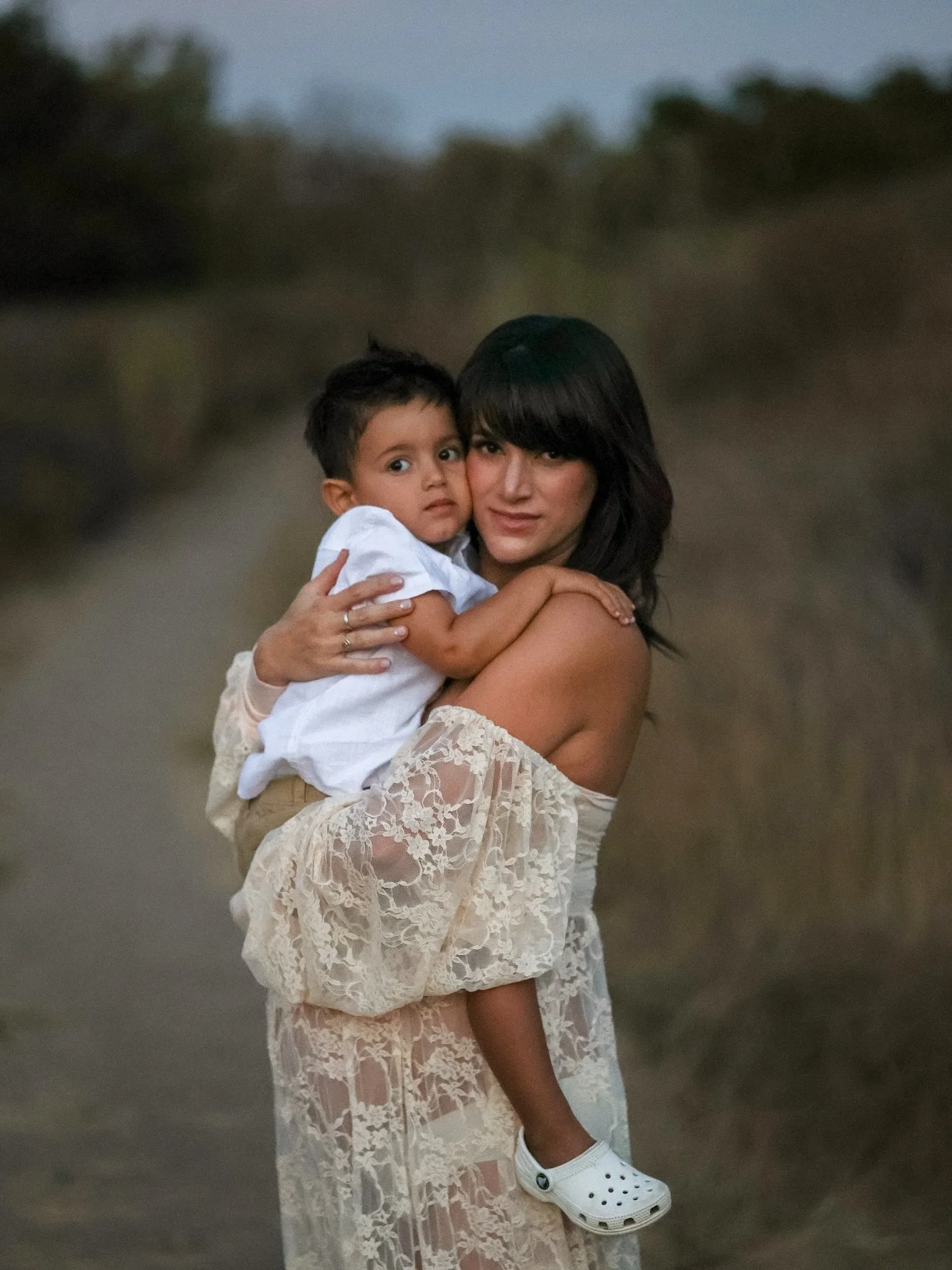 Dusk maternity session with all the feels 🍁🫶🏻📸

#orangecountyfamilyphotographer #disneylandphotographer #maternitysession #orangecountymaternityphotographer