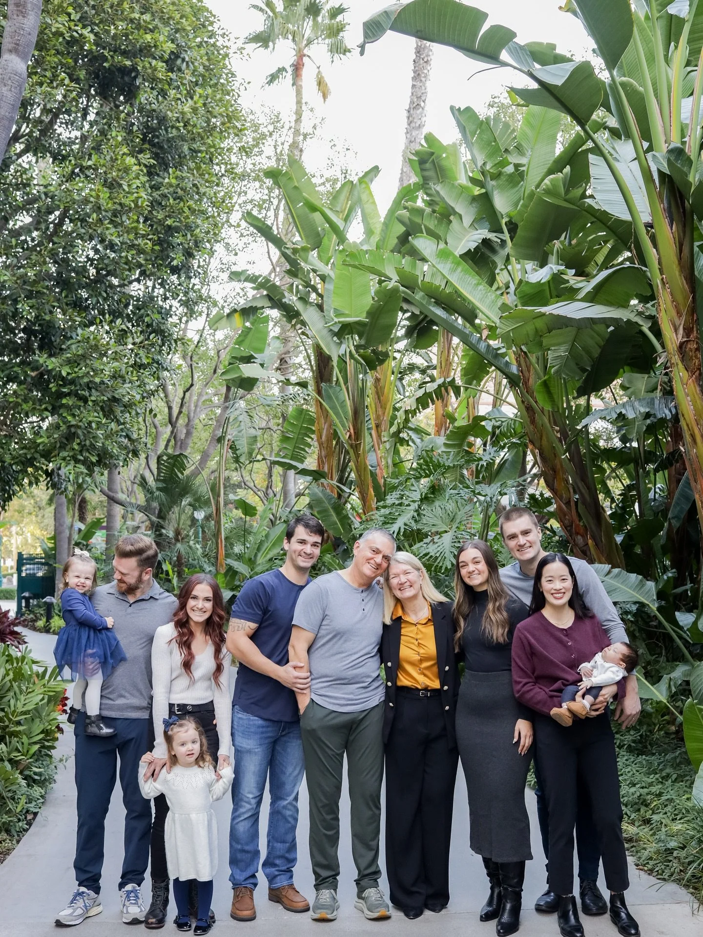 Family moments between the Disney parks and dinner reservations ✨📸 I love sessions at the Disneyland hotel gardens 💕🤗 families spending time together are everything ❤️🥰

#disneyphotography #disneylandphotographer #anaheimphotographer #anaheimphot