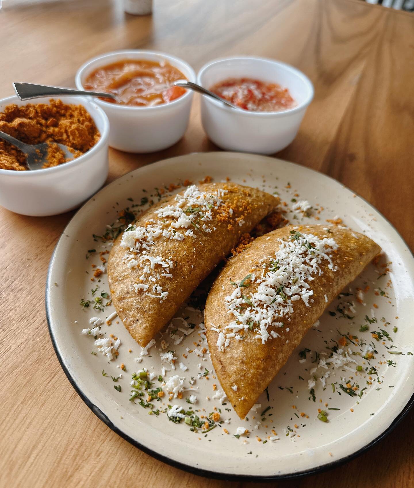 Veci, que nunca le falte una empanadas de verde. Pida las suyas. Con su aj&iacute; favorito. 🌶️
#comedordelbarrio