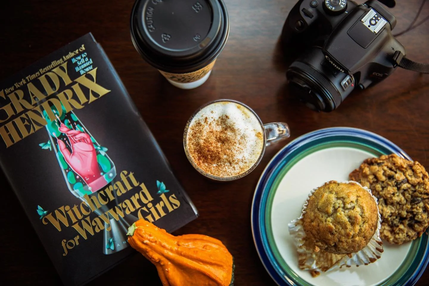 If you saw me and Ivie doing our monthly photo session yesterday in the bar, please enjoy the fruits of that labor. It&rsquo;s fall y&rsquo;all! 🎃☕️
&bull;
&bull;
&bull;
#cafe #cocktail #mocktail #ohio #smallbusiness #coffeeshop #sanduskyohio #book 