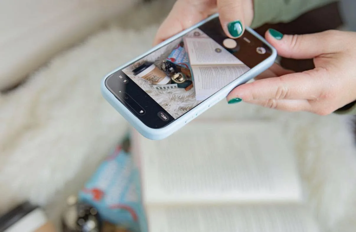 We&rsquo;re open today and EVERY SINGLE SUNDAY from 8am-5pm! Stop by for your coffee fix and why not grab a bagel while you&rsquo;re here?? ☕️🥯
&bull;
&bull;
&bull;
#cafe #cocktail #mocktail #ohio #smallbusiness #coffeeshop #sanduskyohio #book #sand