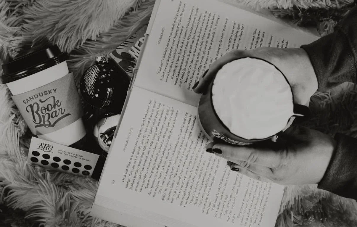 The Ohio weather can&rsquo;t keep us down for too long!! Open now until 7pm today - let Cierra make you something to warm you up! ☕️❄️
&bull;
&bull;
&bull;
#cafe #cocktail #mocktail #ohio #smallbusiness #coffeeshop #sanduskyohio #book #sandusky #book