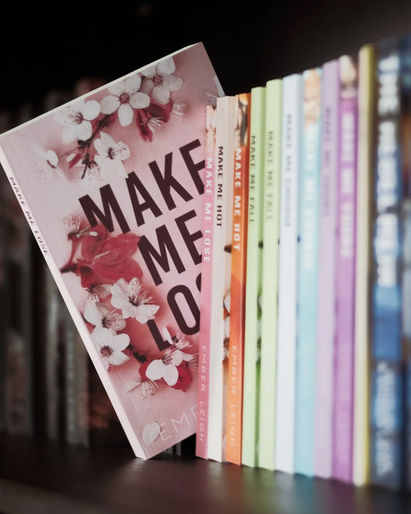 It's cold outside! Come grab a warm drink and a book to cuddle up with - we have plenty of new and used books for sale on our shelves! 📖☕🍷
*
*
*
 #sanduskybookbar #smallbusinessowner #bar #coffee #bookstore #sanduskyohio #coffeeshop #smallbusiness 