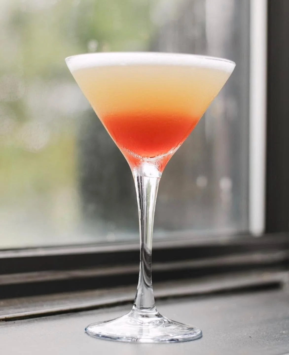 Summer is incoming which means pineapple has RETURNED! 🍍 Come check out a summer fan-favorite, the Pineapple Upside Down Martini, tonight at LINE DANCING at 7pm! 🤠
&bull;
&bull;
&bull;
#cafe #cocktail #mocktail #ohio #smallbusiness #coffeeshop #san