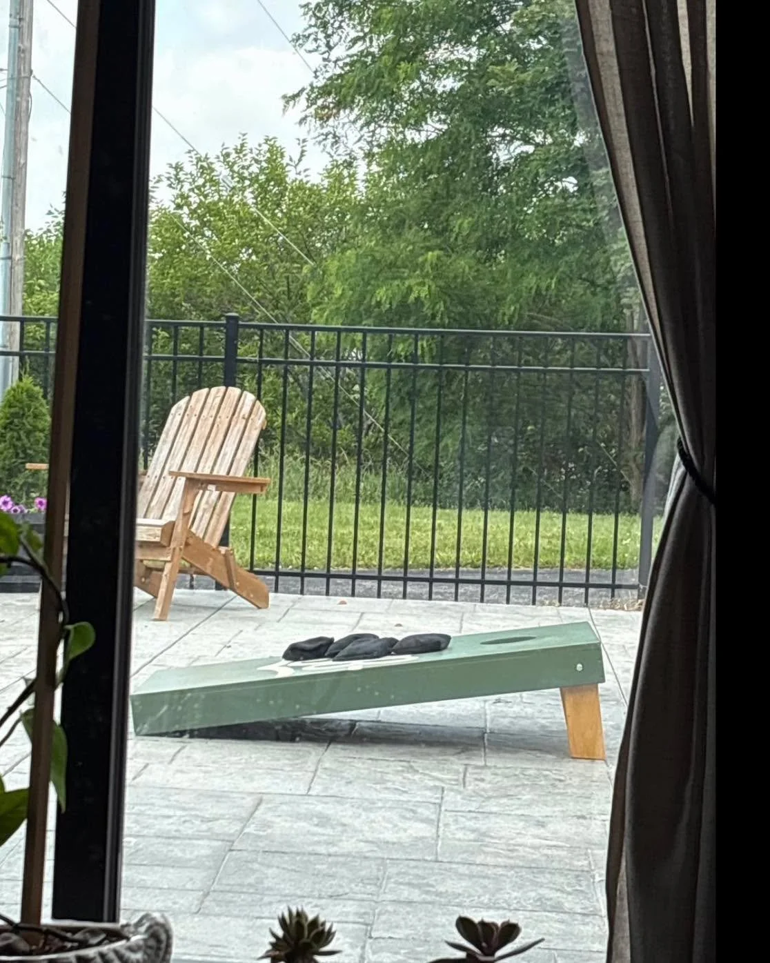 Barista Grace took this incredible cinematic photo of our sad, lonely patio cornhole boards. ☹️ 

So this is your reminder that we have a patio WITH CORNHOLE BOARDS! 🌤️
&bull;
&bull;
&bull;
#cafe #cocktail #mocktail #ohio #smallbusiness #coffeeshop 