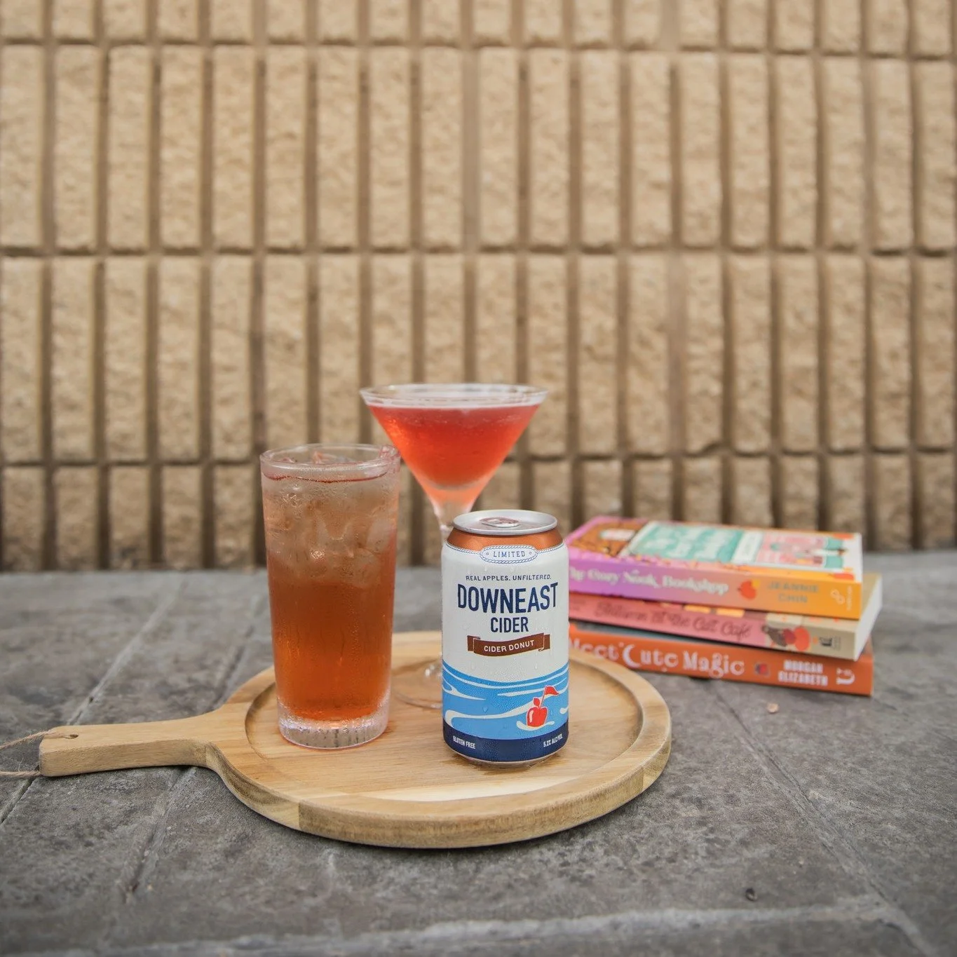 It FINALLY feels like fall! 🍂🍁 Come grab one of our fall drink specials and a new book release and go get cozy! 📖🍸 
*
*
*
 #sanduskybookbar #smallbusinessowner #bar #coffee #bookstore #sanduskyohio #coffeeshop #smallbusiness #mocktail #cocktail #