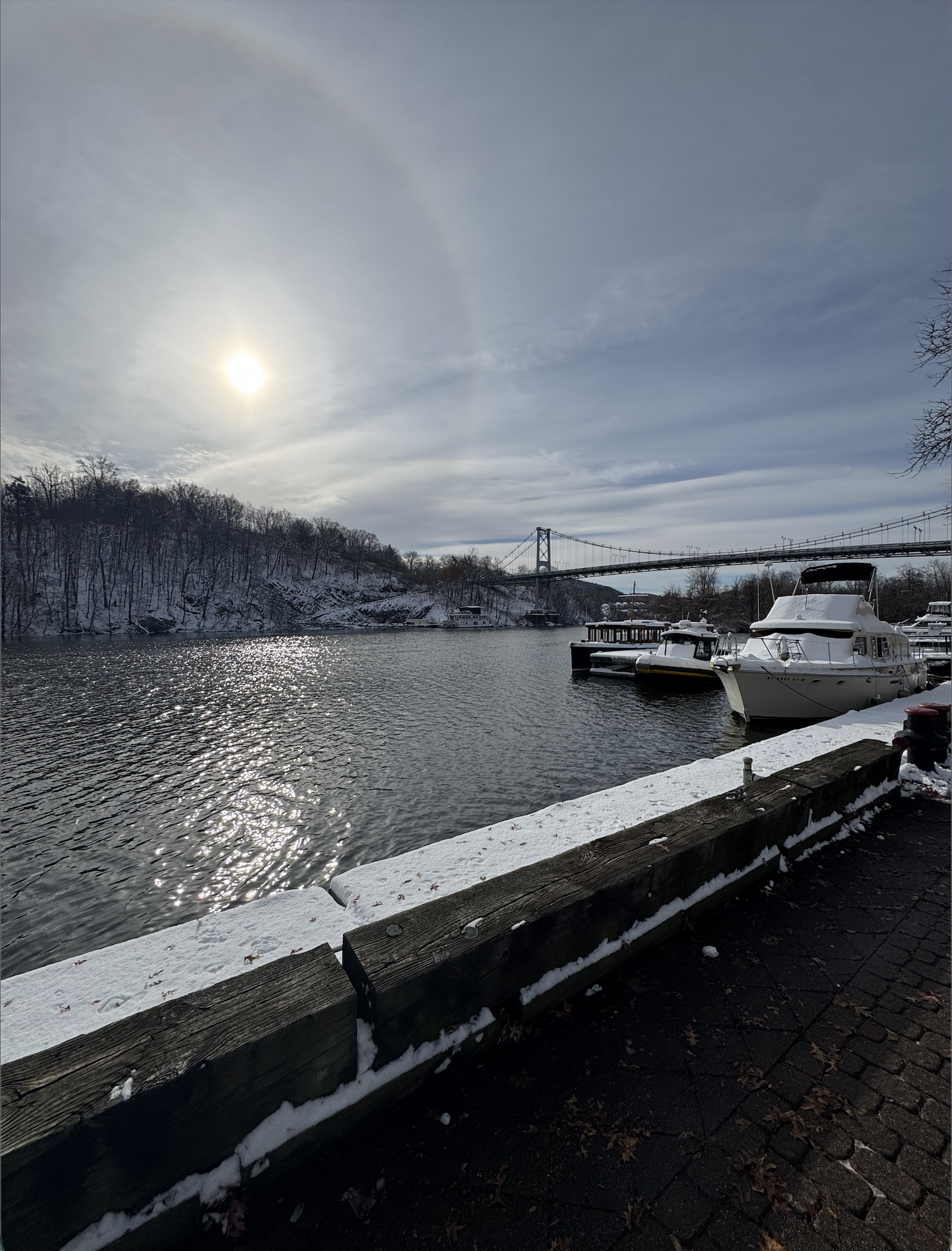 image of the Roundout Creek shortly after sunrise in wintertime