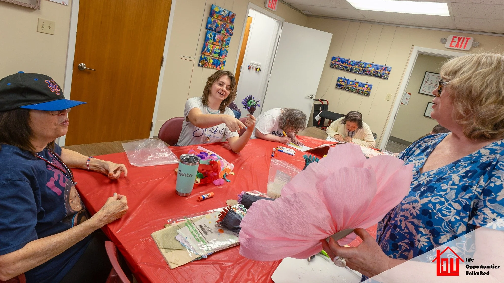 Behind the Petals of the Gala Centerpiece🌸🎨🌹🖌️

You may have seen our life-size house and flower display at this year's Gala - did you know the flowers were hand made in our Art Program?

Using crepe paper, bendable pipes, tissue paper, and vario