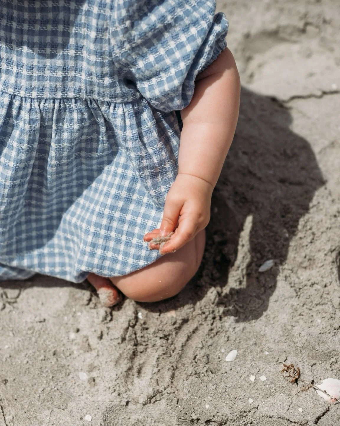 It&rsquo;s FINALLY sandy beach shoot season and I am all for it. 

Is there anything cuter than tiny bubbas playing in the sand....?

The correct answer is NO. It is peak adorable.