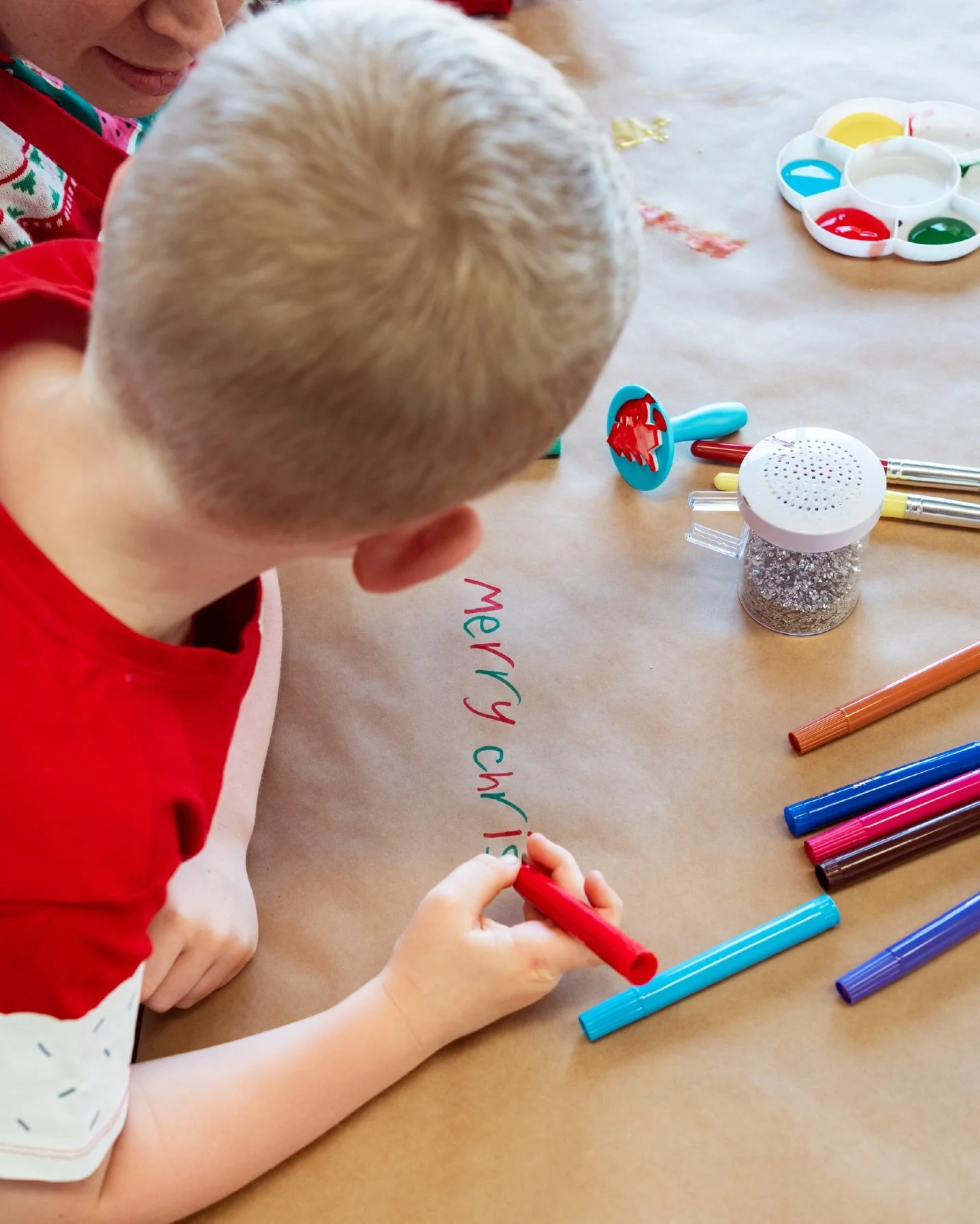 Glitter everywhere (and I mean EVERYWHERE), fam fun crafting, Christmas sweaters and lots of giggles! The Xmas Mini craft extravaganza was such a hoot!

(For those that have been around for many years - it was giving delightful throwback feels for my