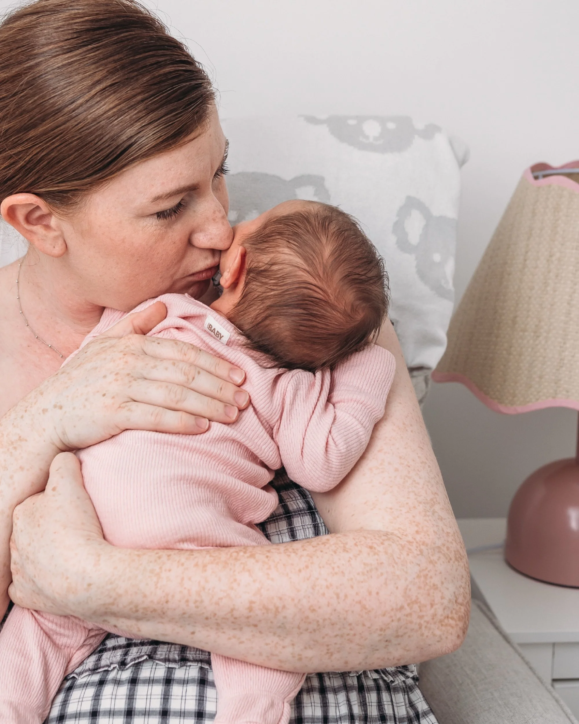 I think people assume newborn photos require everyone to have their shit together.

Meanwhile most families are running on three hours of sleep, eating toast over the sink and trying to remember what day it is.

Which is exactly why I love photograph