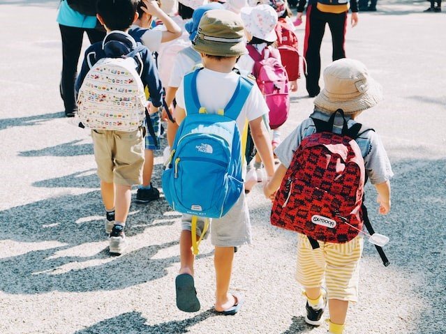 How To Wear An Ergonomic Backpacks For School Children