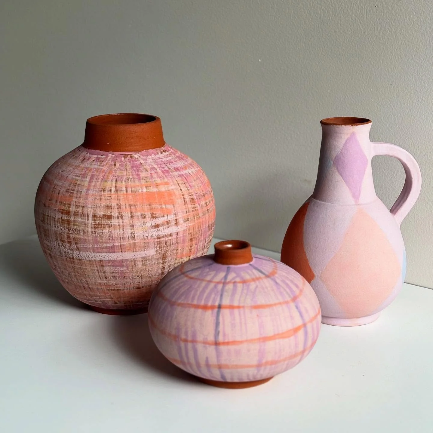 Fabric inspired vases 

Find at @maitlandregionalartgallery in the gallery store
#australianceramics #functionalceramics #fabricinspired #cobaltandkin