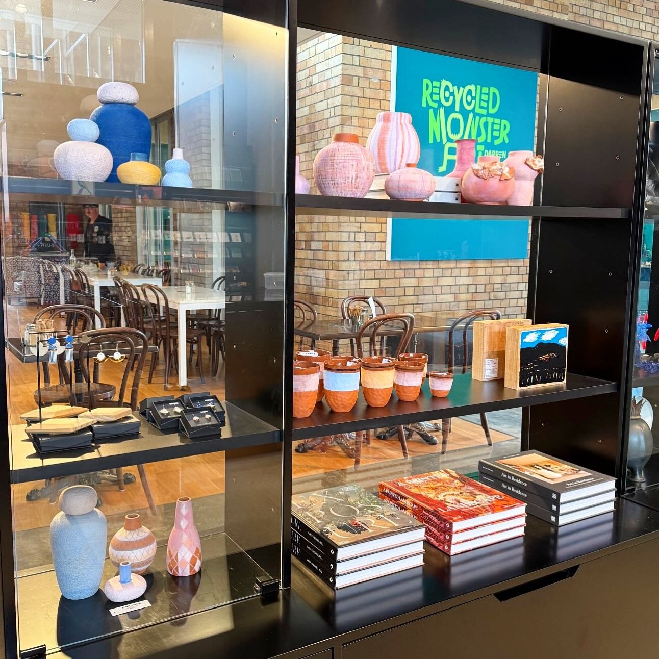 If you happen to be passing through (or live in) Maitland, drop into @maitlandregionalartgallery to see a large collection of my work now for sale in their design store.

Thanks to Ashley Grant for the photo and being so lovely to work with!
#austral