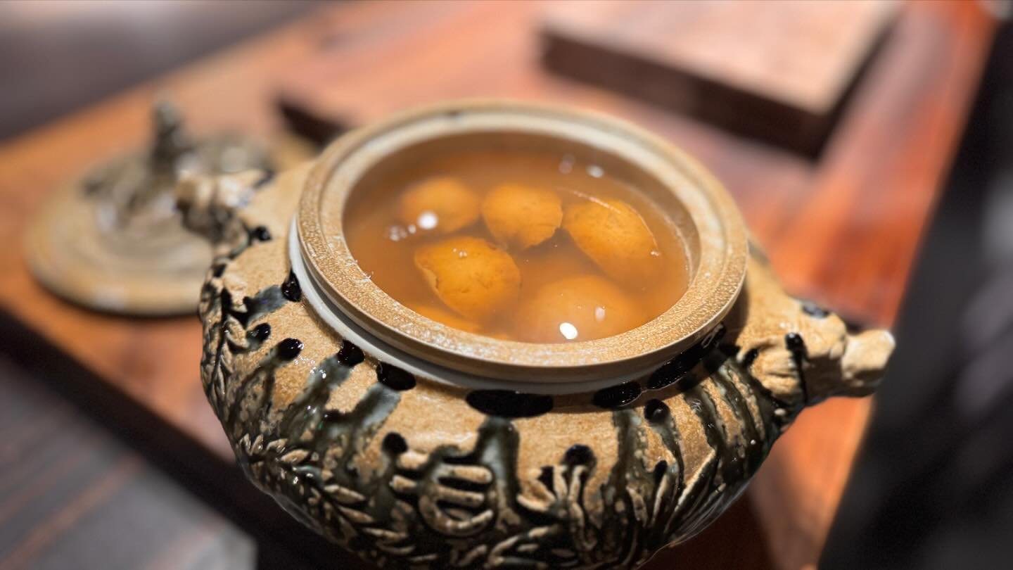 Abalone in preparation. Thanks to our amazing supplier @ussakasyu_official @us.sakasyu_sf Always bringing us the best ingredients from Japan! Arigatō gozaimasu (ありがとうございます) 

#SushiLovers #OmakaseExperience #finedining 
 #JapaneseCuisine #SushiTime #