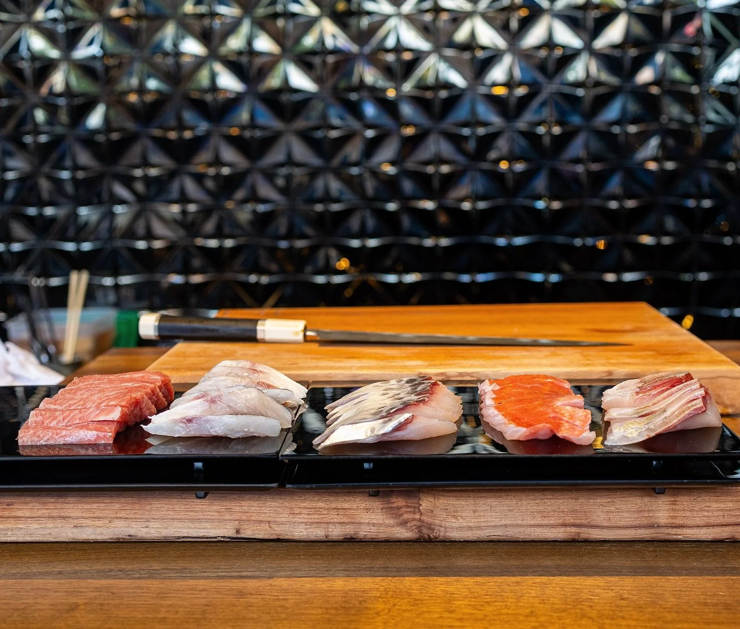 Omakase perfection lined up like art 🎨🍣 Come sit with us and let us decide your dinner 😌

📍Iki Omakase, Palo Alto

#omakase #omakasesushi #paloaltoeats #omakaseexperience #japanesecuisine #finedining #southbaysushi #bayareasushi #losaltoshillsdin