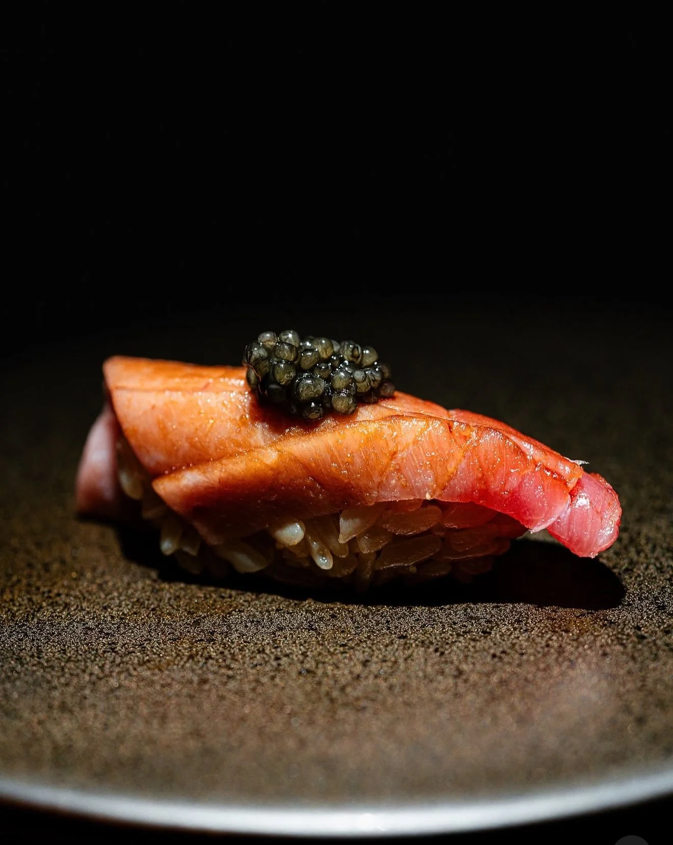 Fatty tuna nigiri with caviar on top 😍 This is how quality looks like. Book a reservation today!

📍Iki Omakase, Palo Alto
📸: @definitelybayarea 

#omakase #omakasesushi #paloaltoeats #omakaseexperience #japanesecuisine #finedining #southbaysushi #