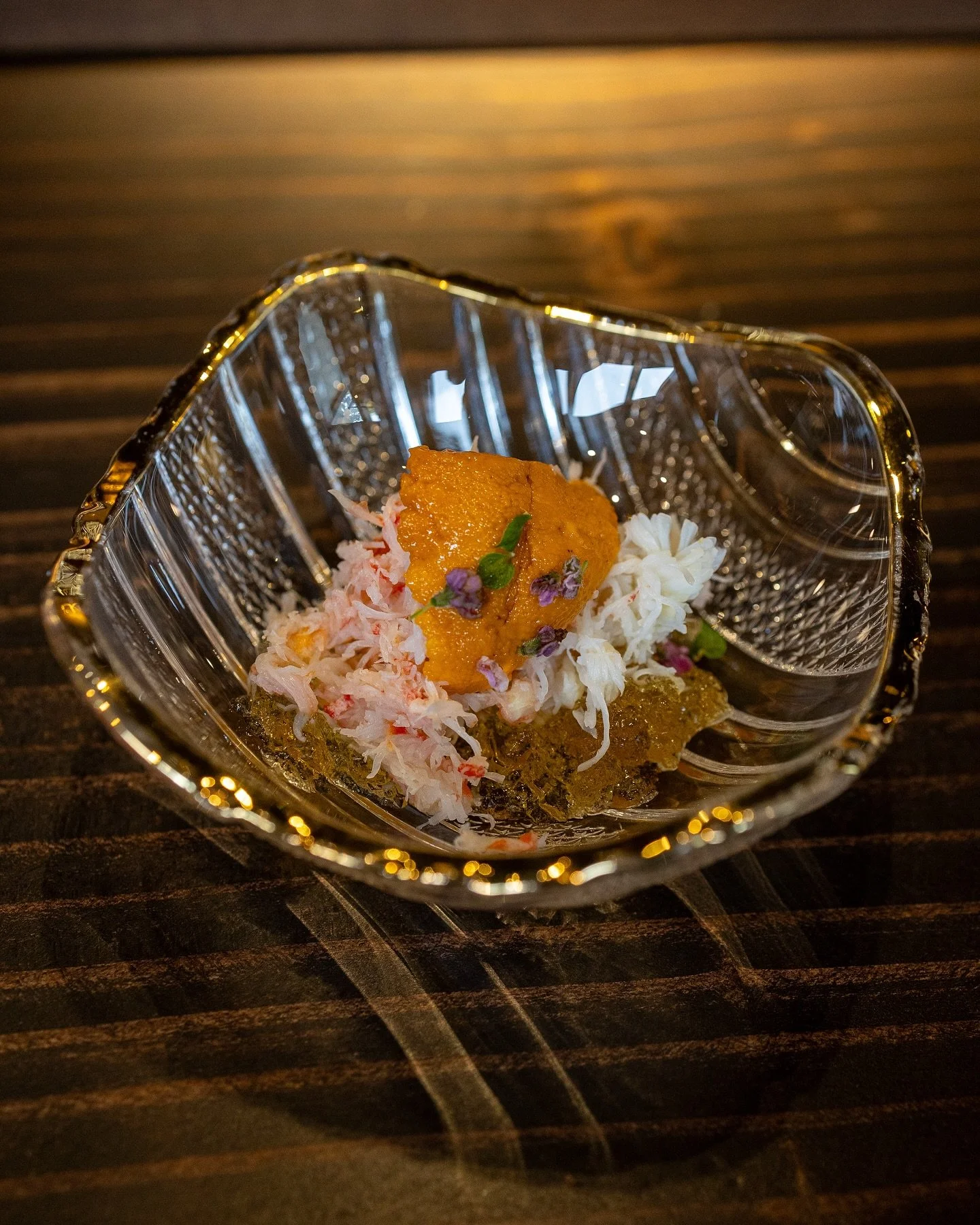 Shredded snow crab with uni and a soft dashi jelly base. Light, sweet, and packed with umamI! Perfect start to an omakase feast 👌🏻

📍Iki Omakase, Palo Alto

#omakase #omakasesushi #paloaltoeats #omakaseexperience #japanesecuisine #finedining #sout