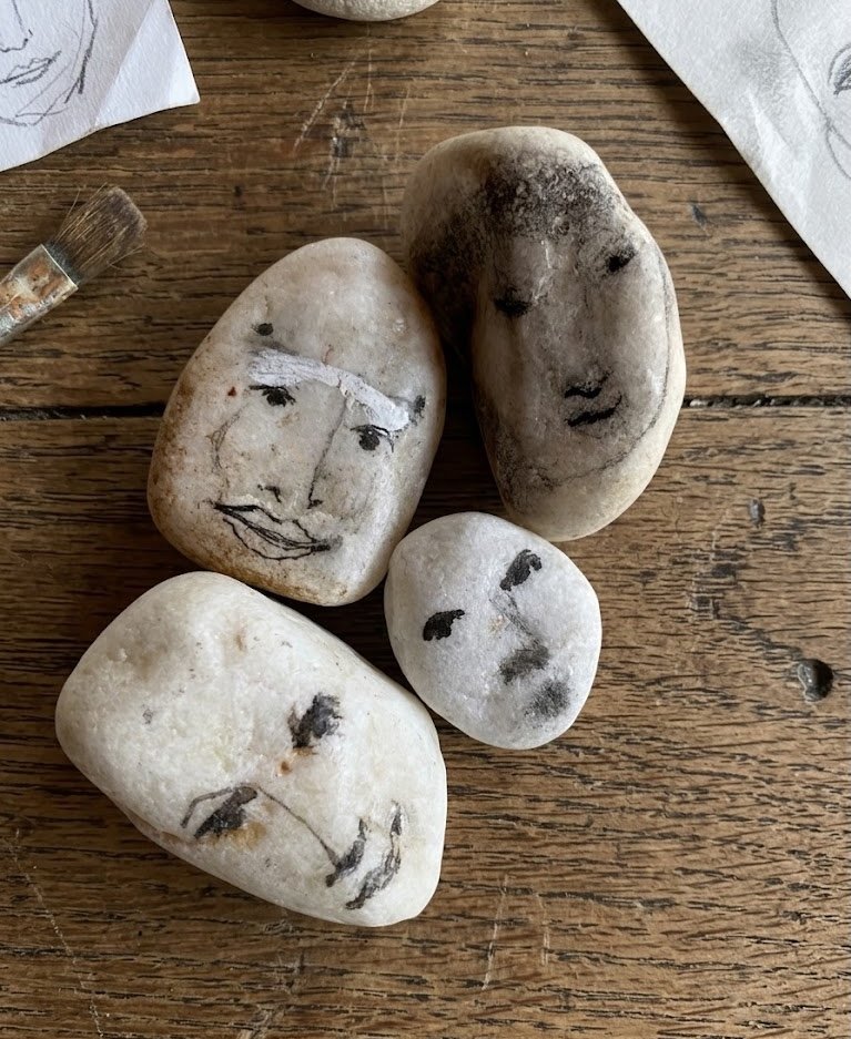 pebbles en el espacio.jpeg
