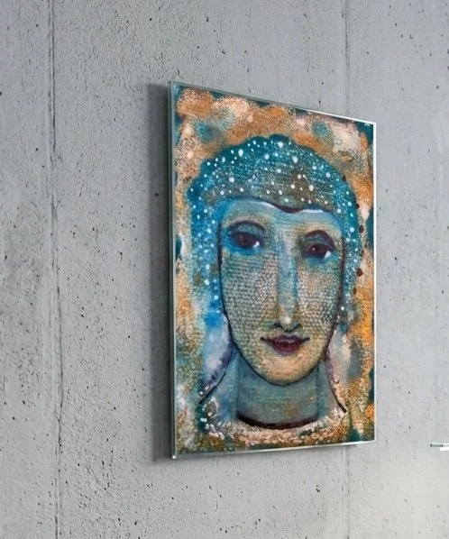 Turquoise Woman en el espacio.jpg