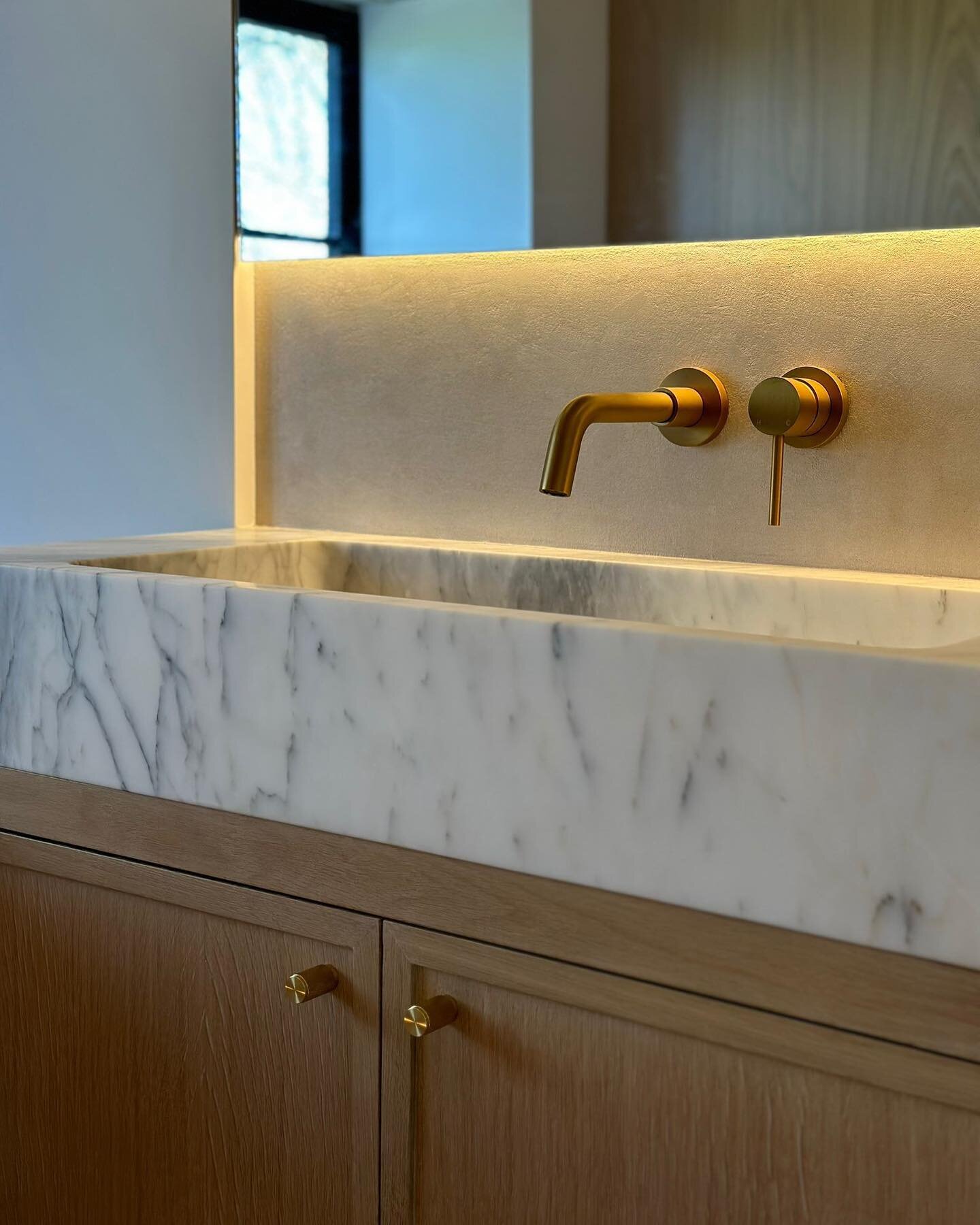 Ignore the mess around it, but I am so pleased to have this vanity unit completed. This bathroom is edging closer to completion. The sink was @lussostone and the vanity was handmade on-site.