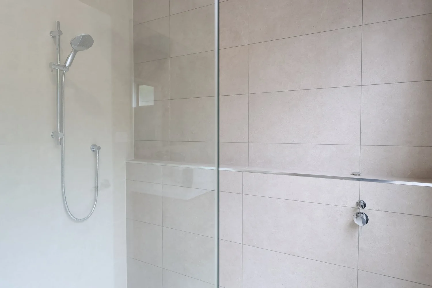 6. Ensuite 10.jpg