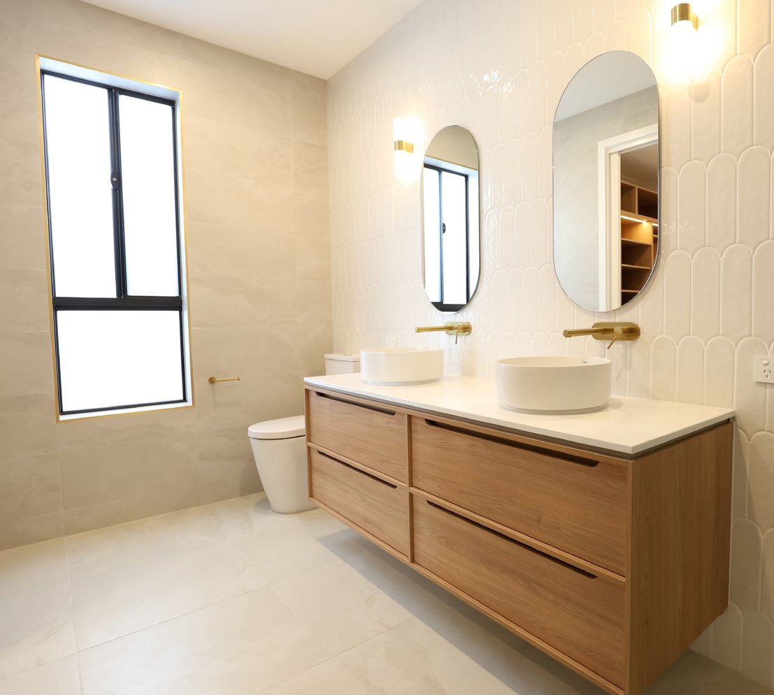 Ensuite 2.jpg