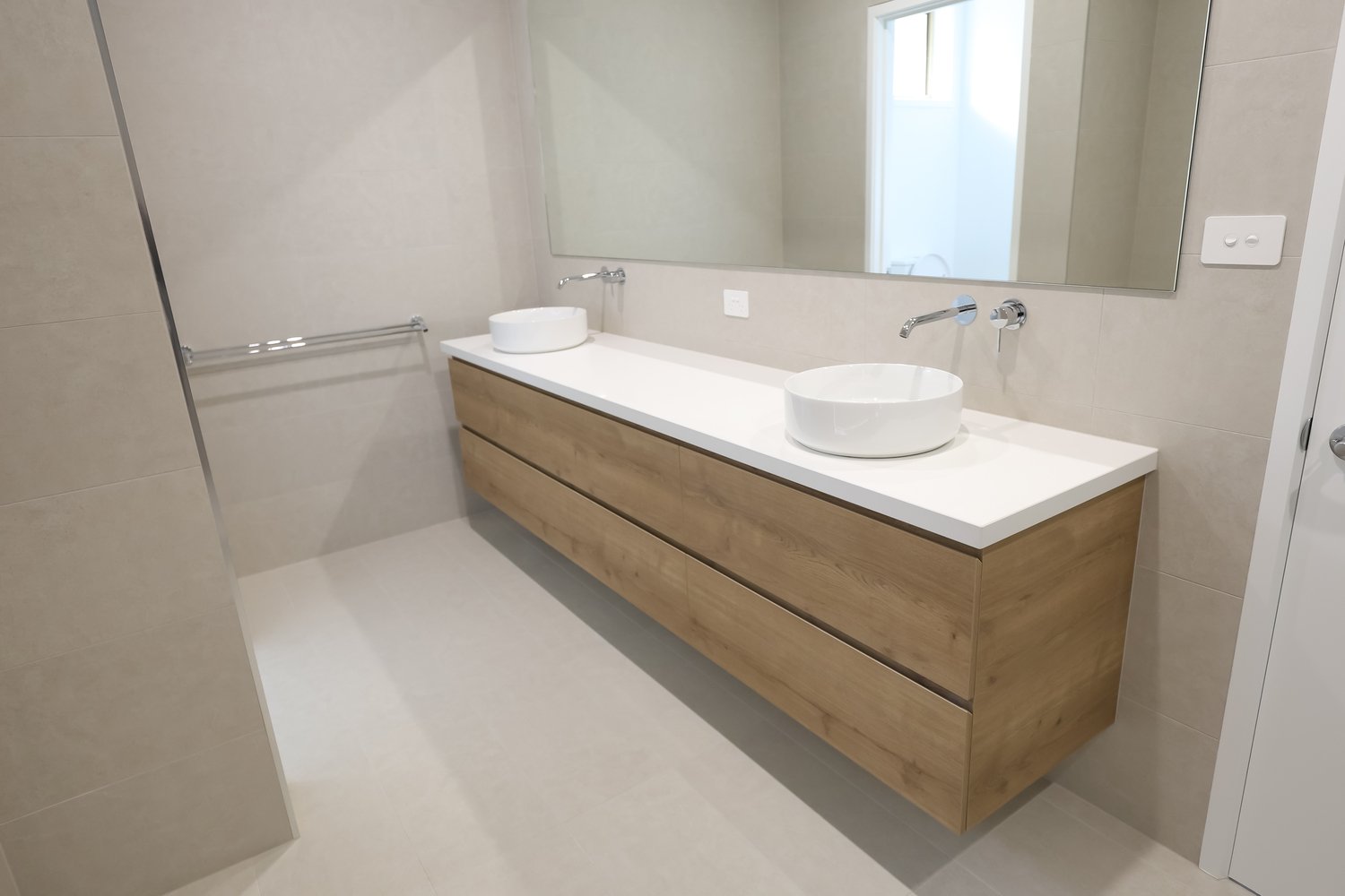 6. Ensuite 7.jpg