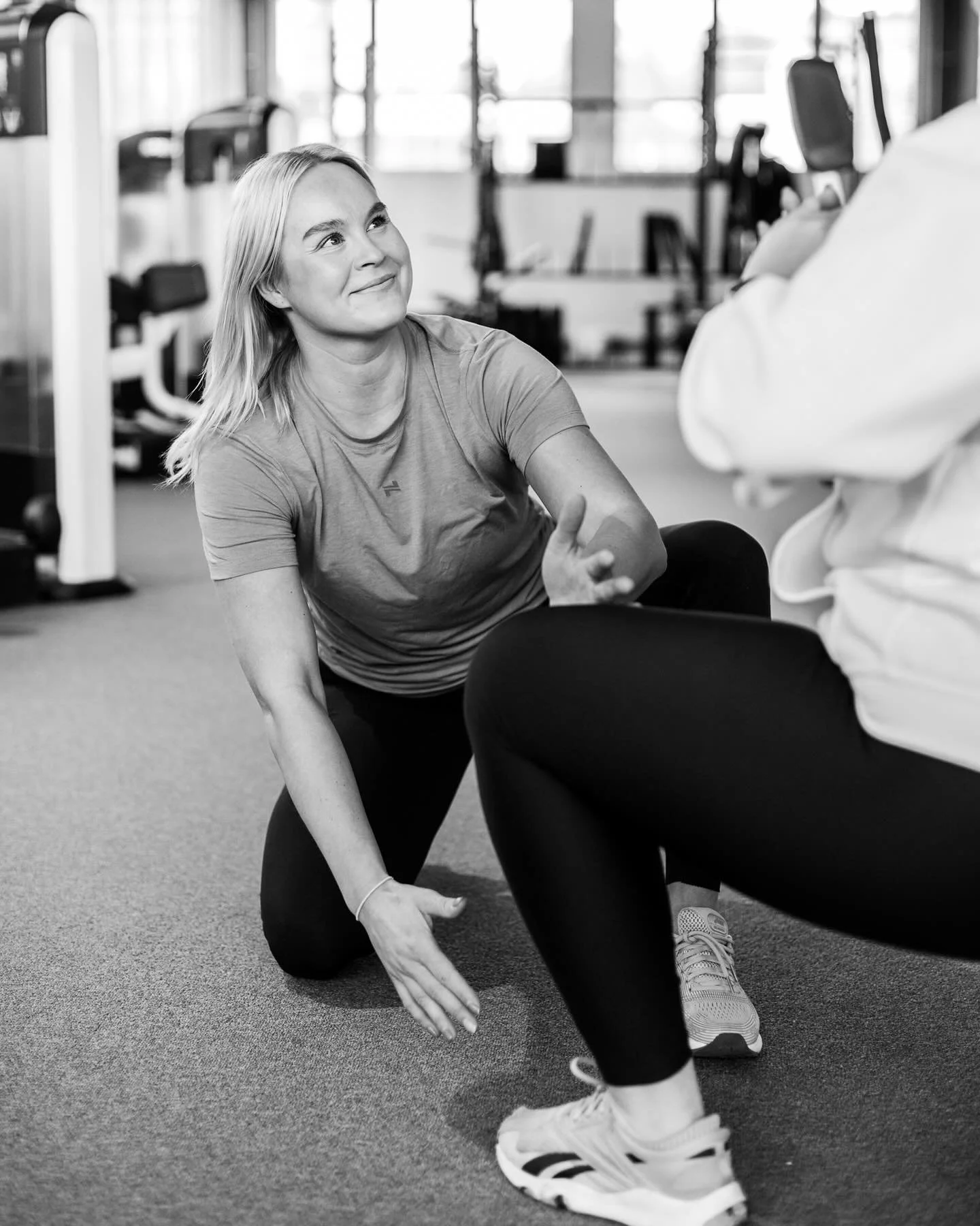 PALAUTE muutosmatkasta 🧘🏼&zwj;♀️🏃🏼&zwj;♀️🥘💤

Seuraavaksi p&auml;&auml;set lukemaan mun asiakkaan sanoin meid&auml;n vuoden matkasta. Ja vaikka t&auml;m&auml; kuva antaa osviittaa et oltaisiin vaan treenattu kovaa vuosi, voin kertoa et ollaan ke