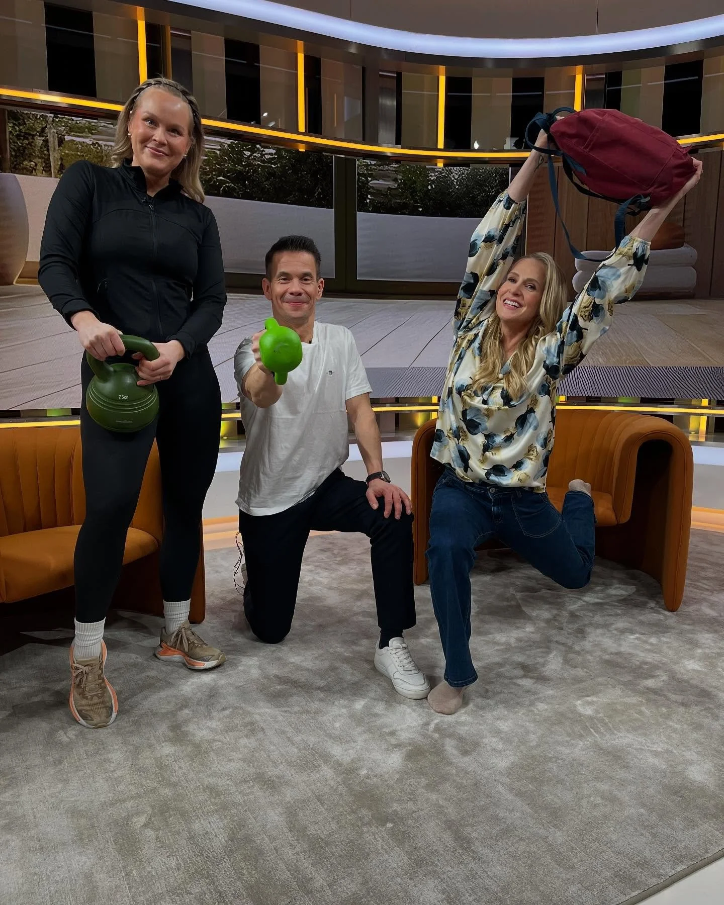 Aina niin mukavaa ja kiitollista p&auml;&auml;st&auml; jakamaan omia ajatuksia ja vinkkej&auml; liikuntaan ja hyvinvointiin liittyen n&auml;in ison median kautta! Kiitos kun sain olla 🫶🏻 @mtvhuomentasuomi 

#mtv3 #hyvinvointi #muutosvalmennus